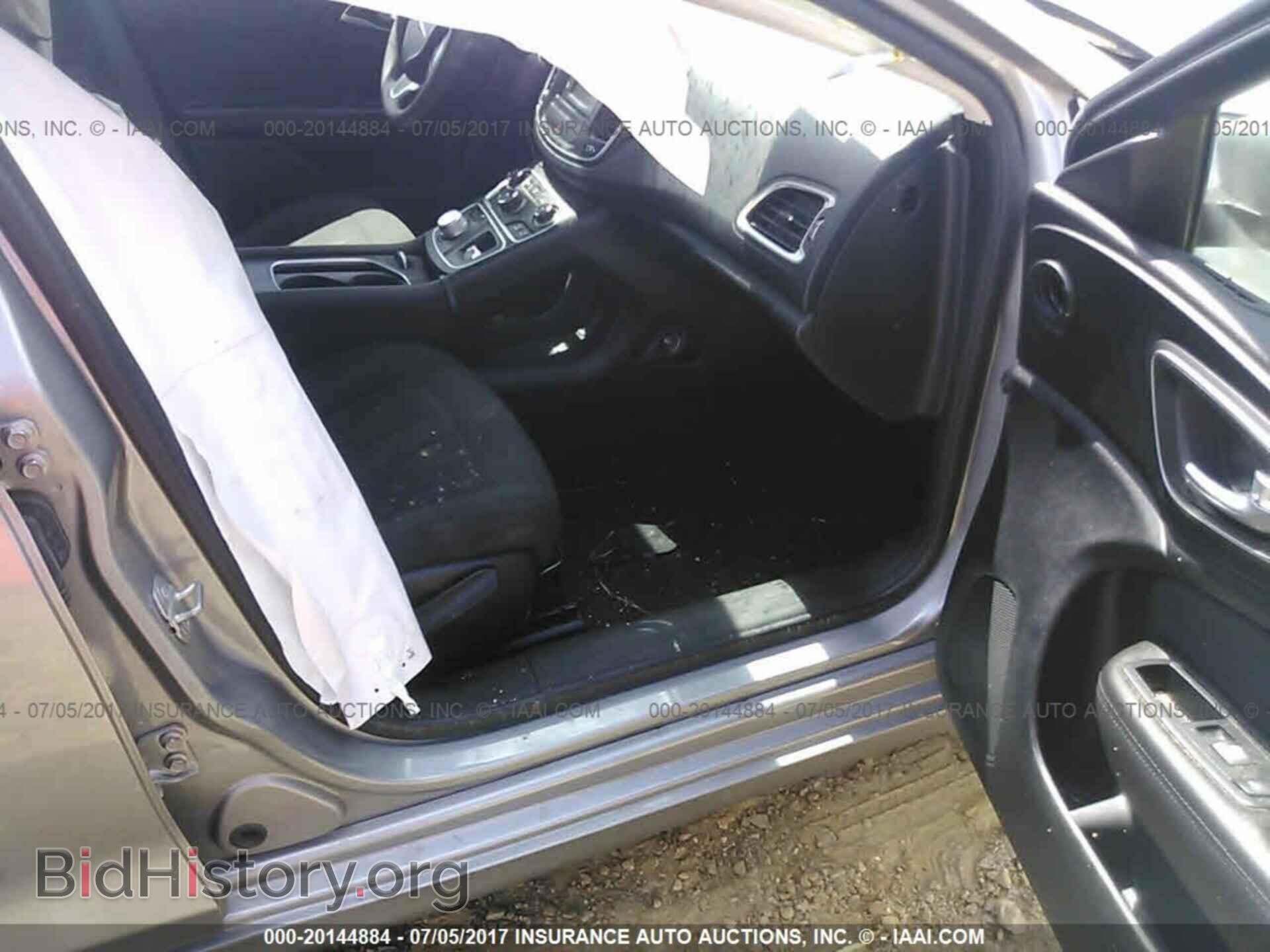 2015 Chrysler 200 - VIN: 1C3CCCAB2FN589820 - Photo 5