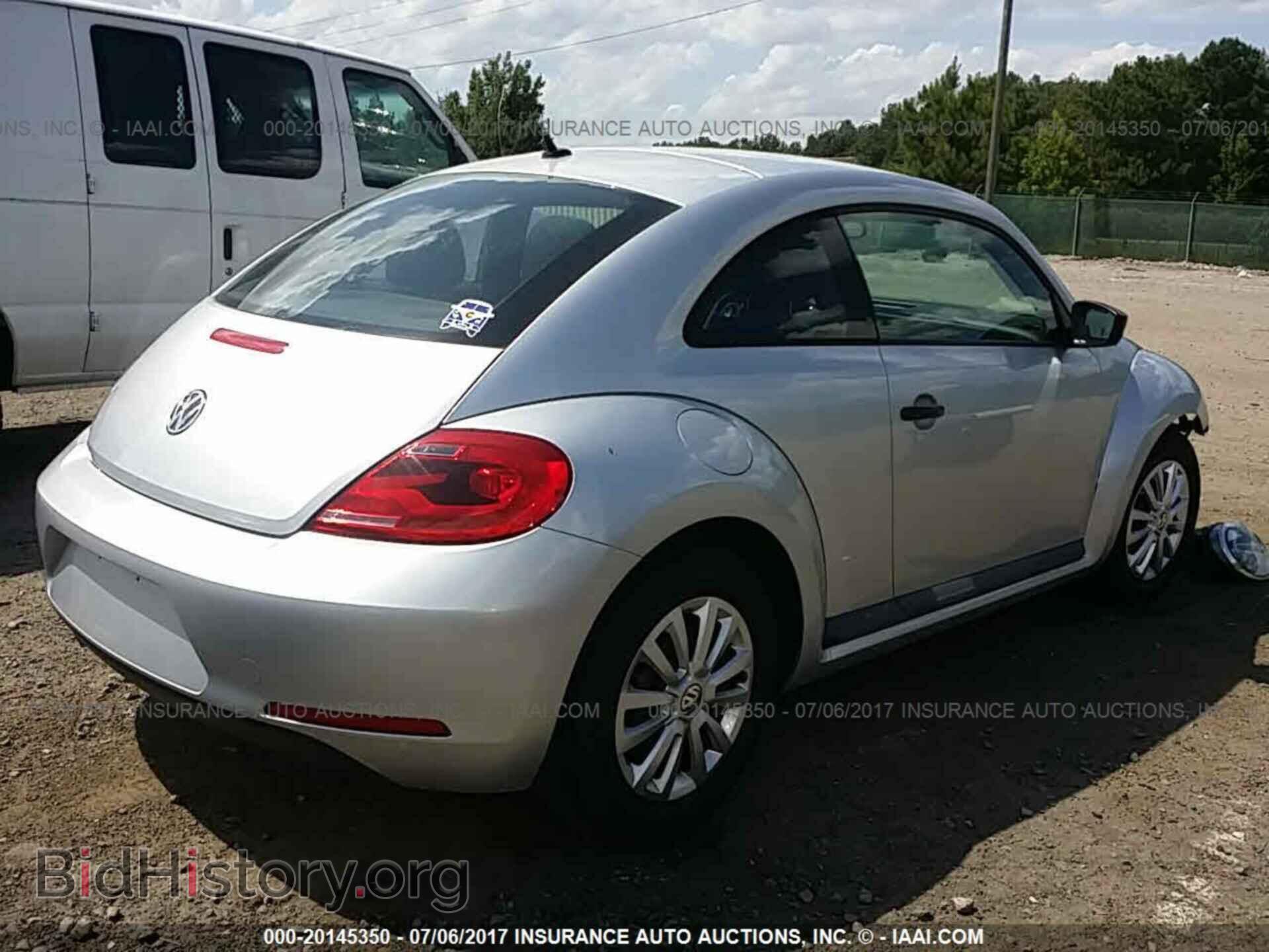 2012 Volkswagen Beetle - VIN: 3VWFP7AT0CM638075 - Фото 4