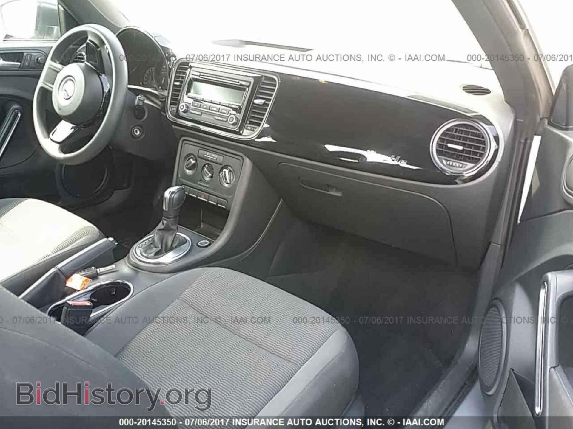 2012 Volkswagen Beetle - VIN: 3VWFP7AT0CM638075 - Фото 5