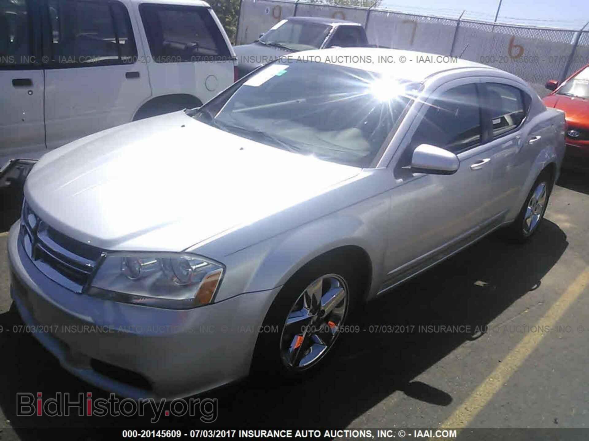 2011 Dodge Avenger - VIN: 1B3BD1FB3BN588950 - Фото 2