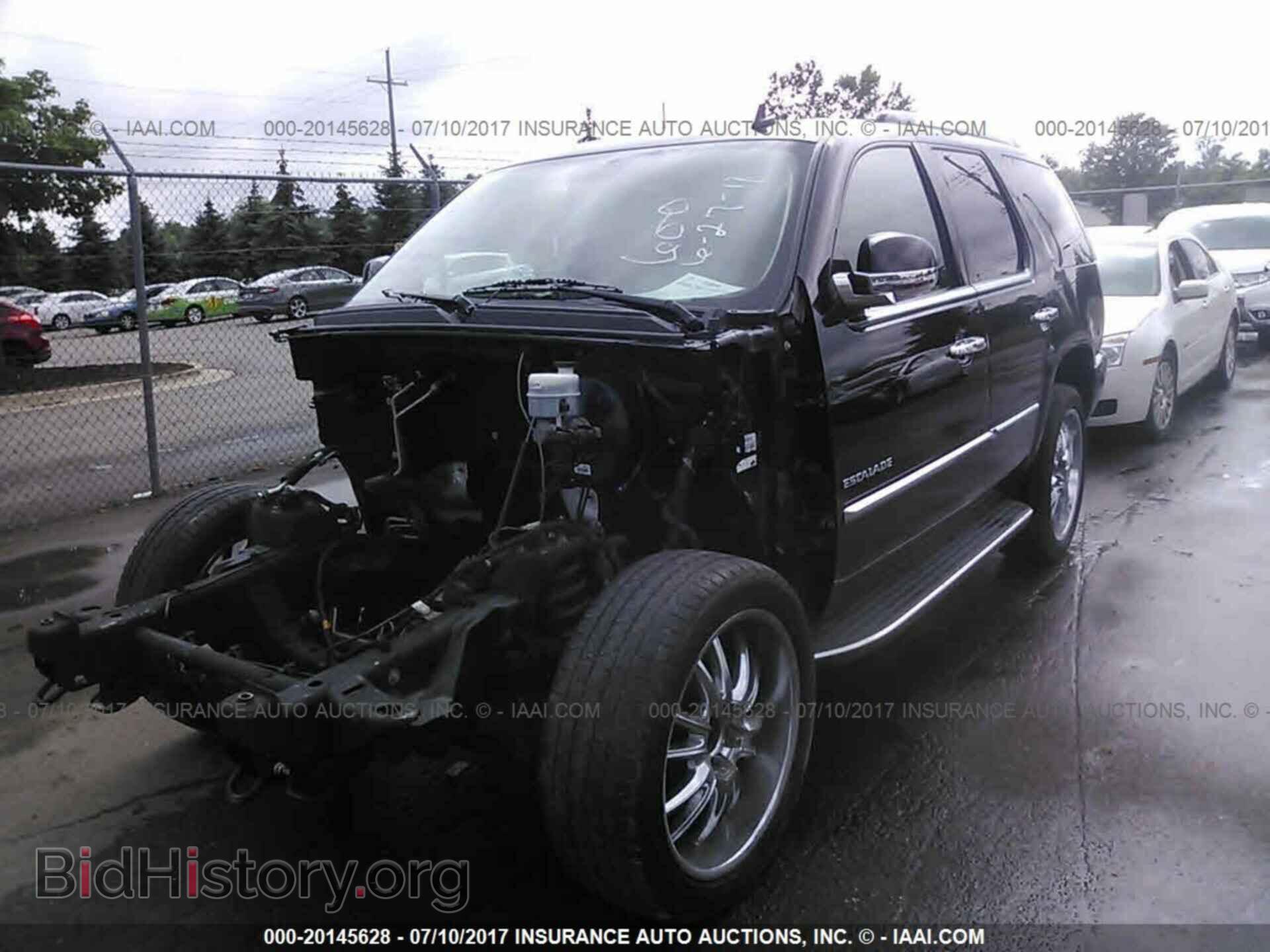 2011 Cadillac Escalade - VIN: 1GYS3AEF5BR352843 - Фото 2