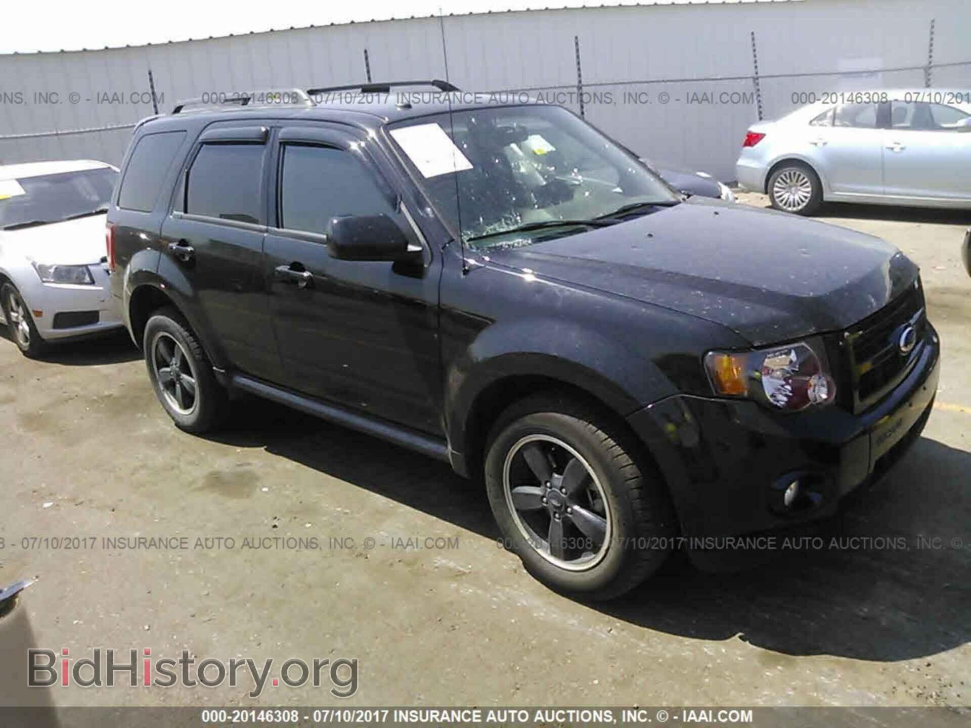 Photo 1FMCU0D77BKC17556 - Ford Escape 2011