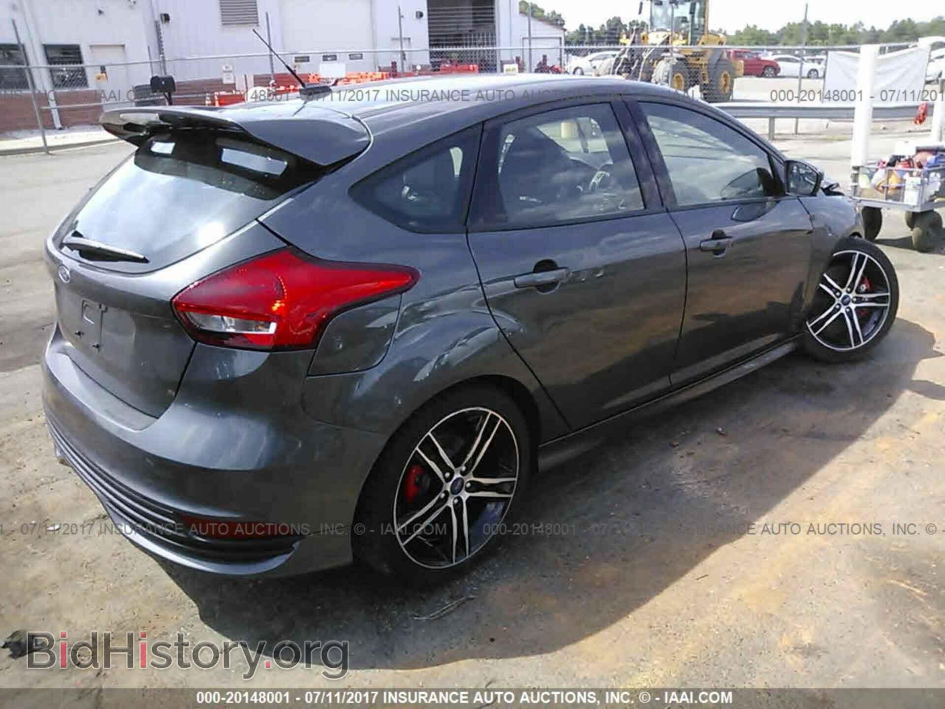 2017 Ford Focus - VIN: 1FADP3L93HL208138 - Photo 4