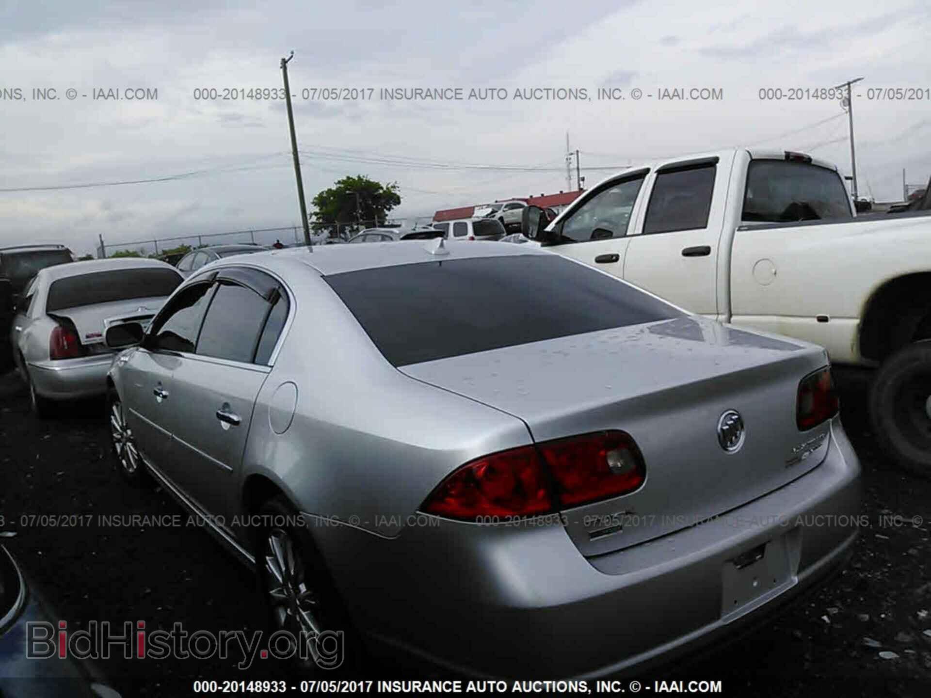 2011 Buick Lucerne - VIN: 1G4HC5EM9BU107266 - Photo 3