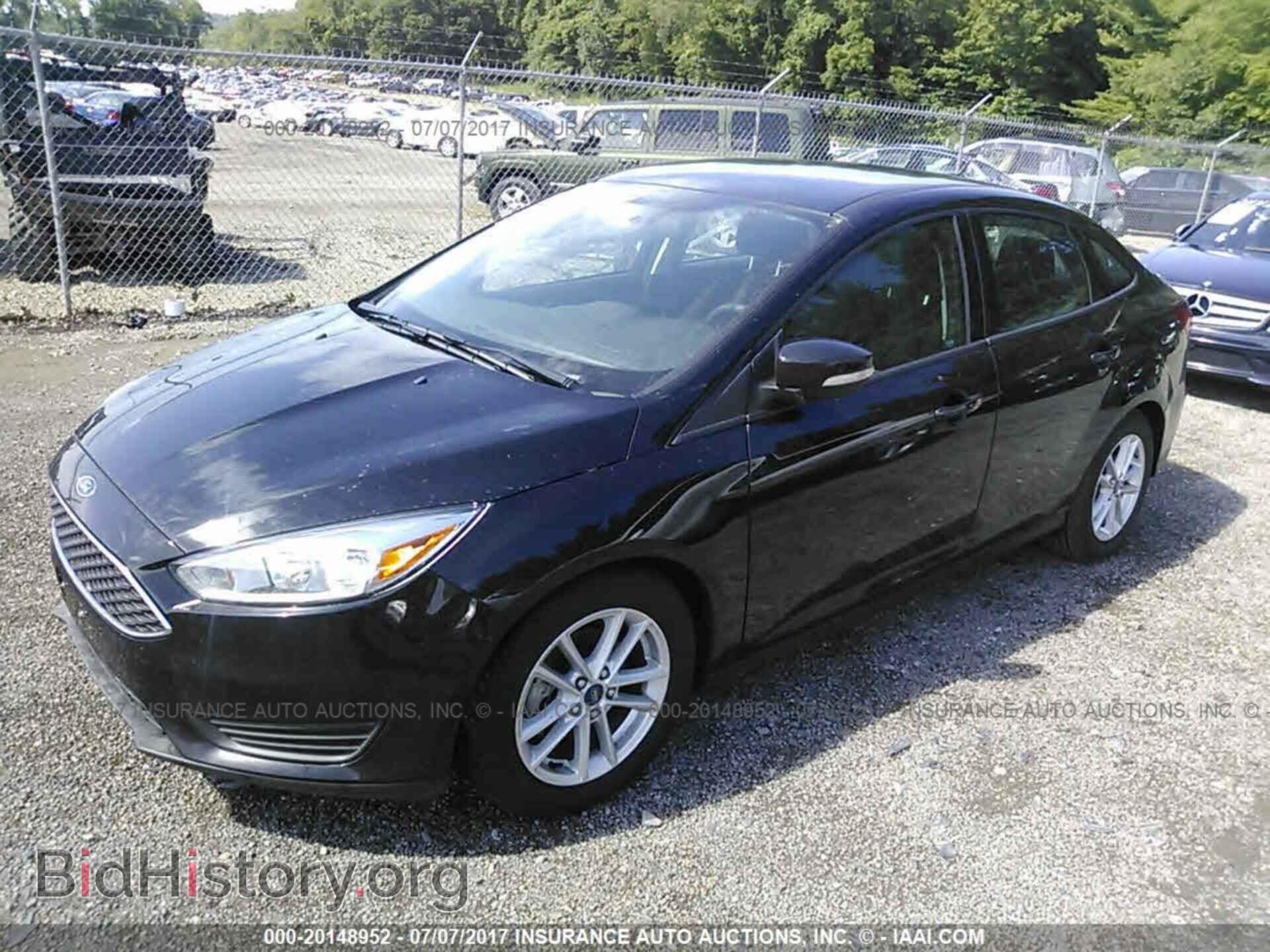 2016 Ford Focus - VIN: 1FADP3F22GL403449 - Photo 2