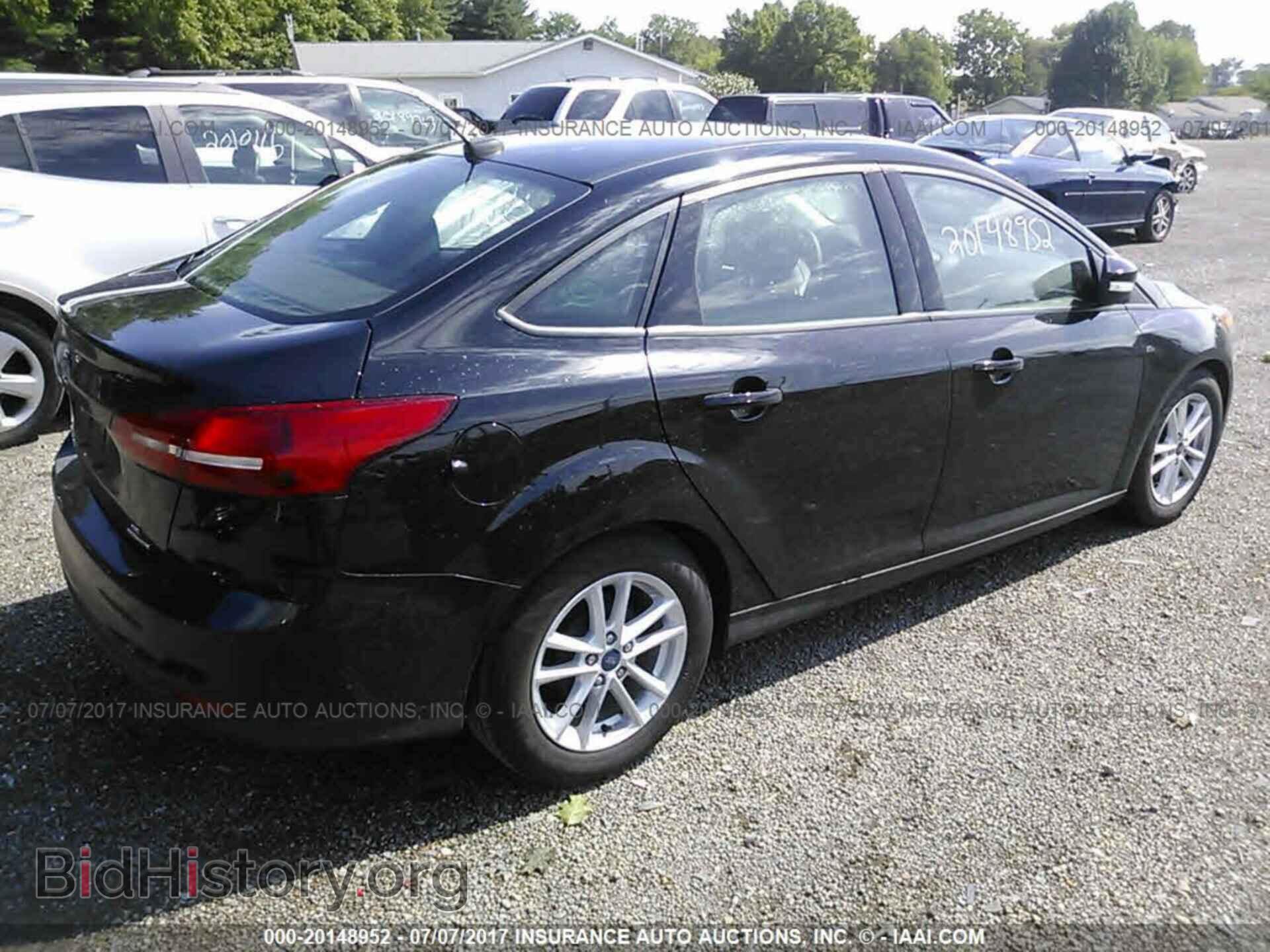 2016 Ford Focus - VIN: 1FADP3F22GL403449 - Photo 4