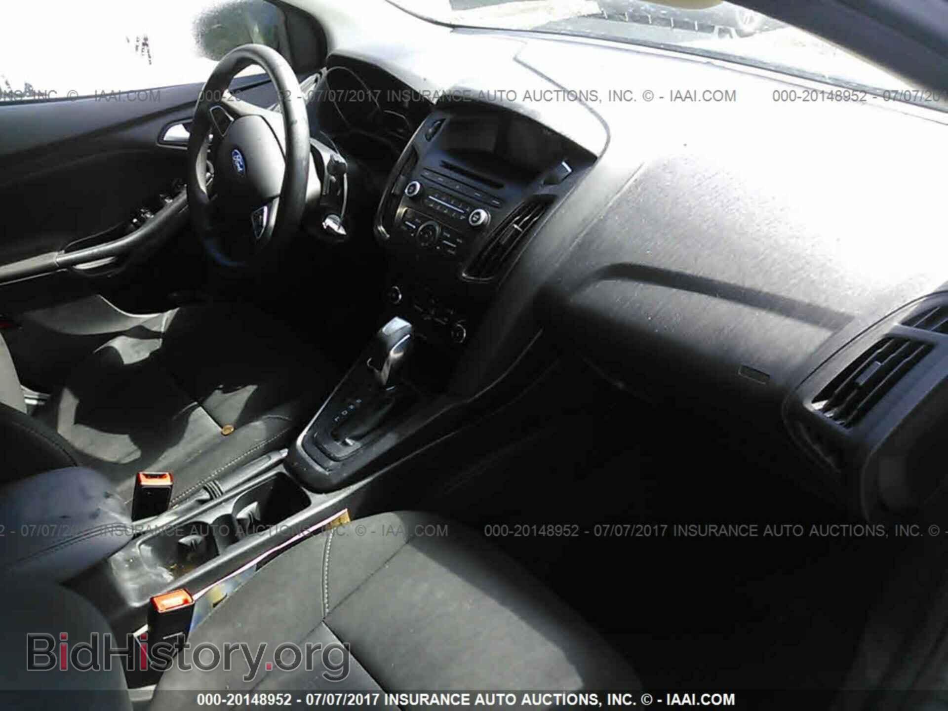 2016 Ford Focus - VIN: 1FADP3F22GL403449 - Photo 5