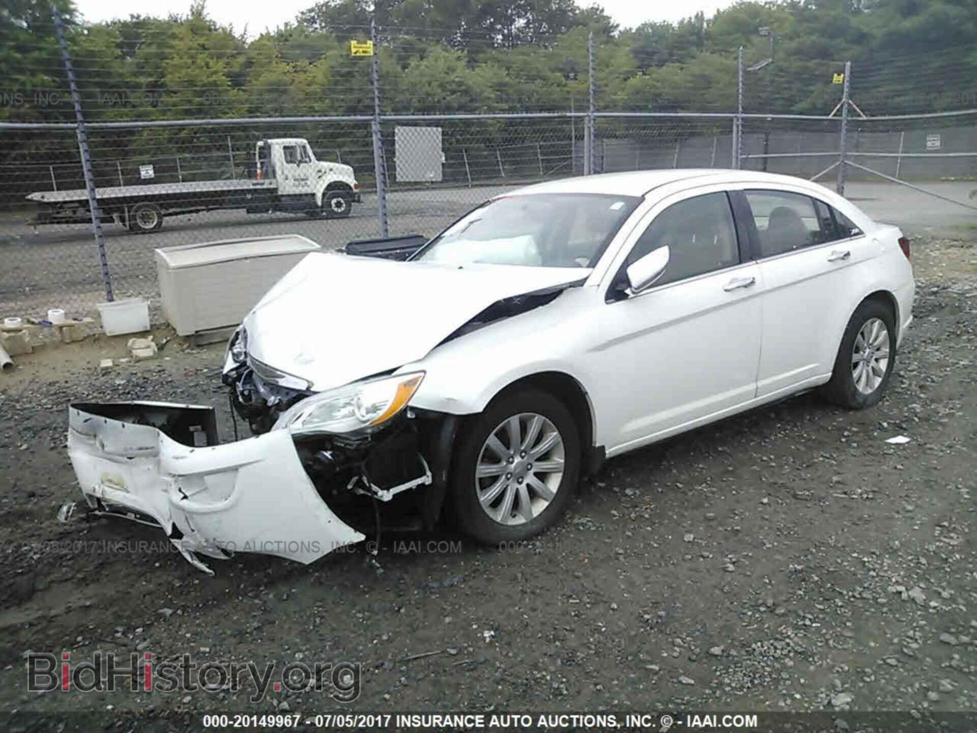2013 Chrysler 200 - VIN: 1C3CCBCG8DN521120 - Photo 2