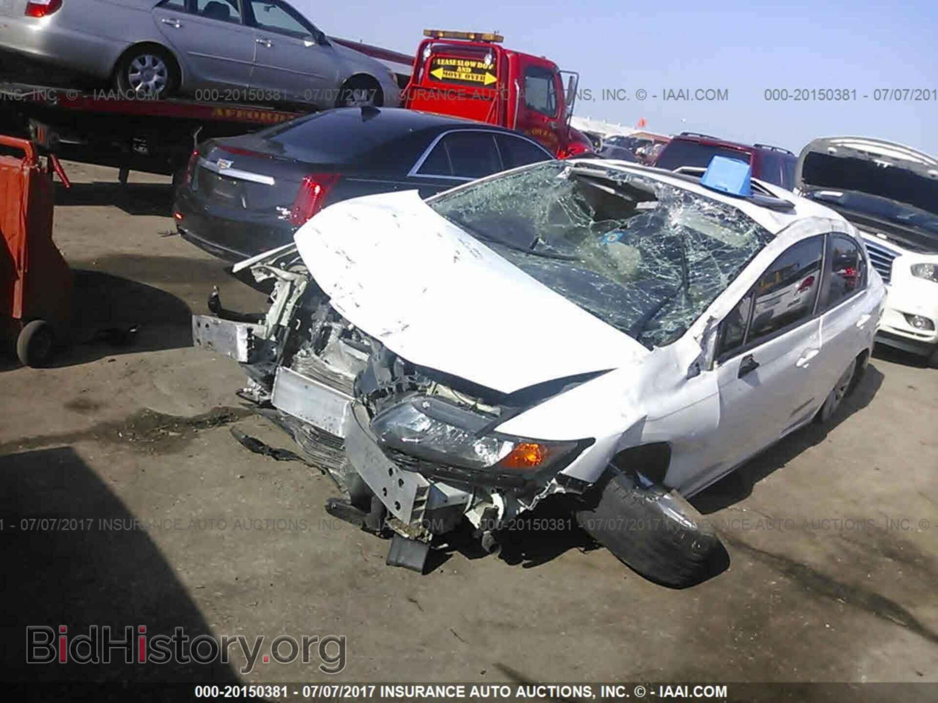 2012 Honda Civic - VIN: 2HGFB2F84CH588953 - Photo 2