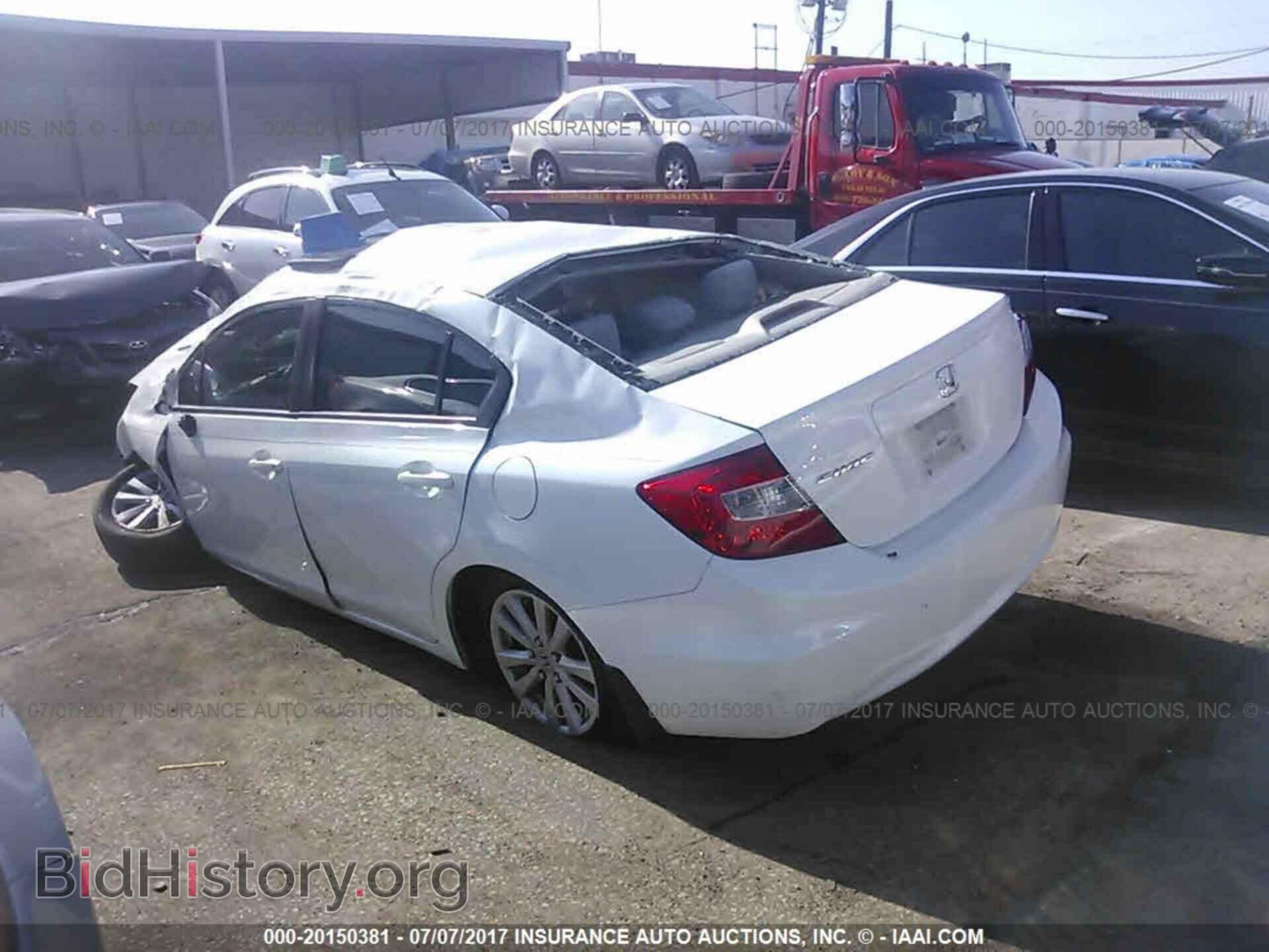 2012 Honda Civic - VIN: 2HGFB2F84CH588953 - Photo 3