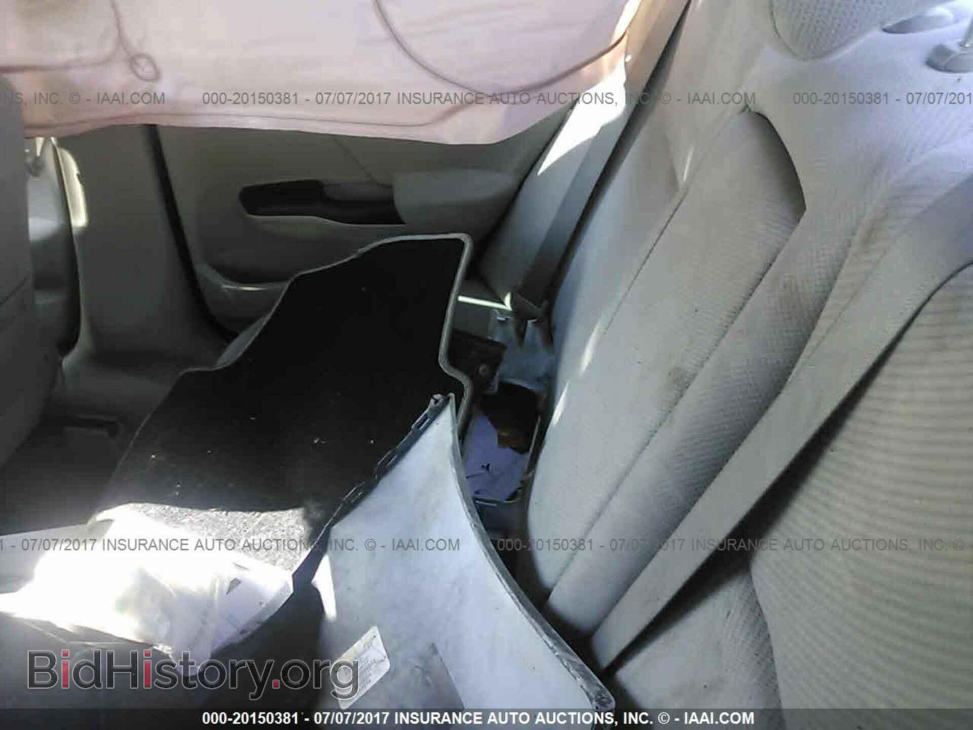 2012 Honda Civic - VIN: 2HGFB2F84CH588953 - Photo 8