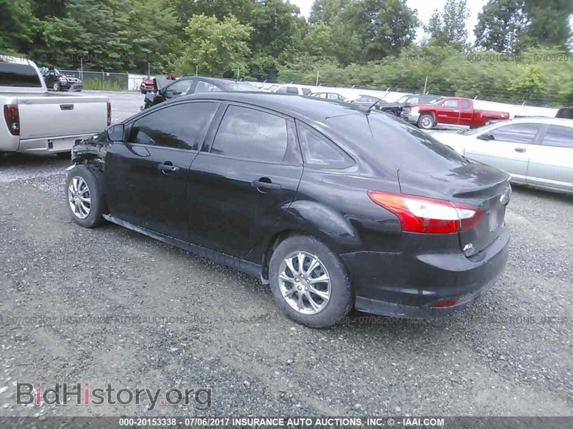 2014 Ford Focus - VIN: 1FADP3E24EL450125 - Photo 3