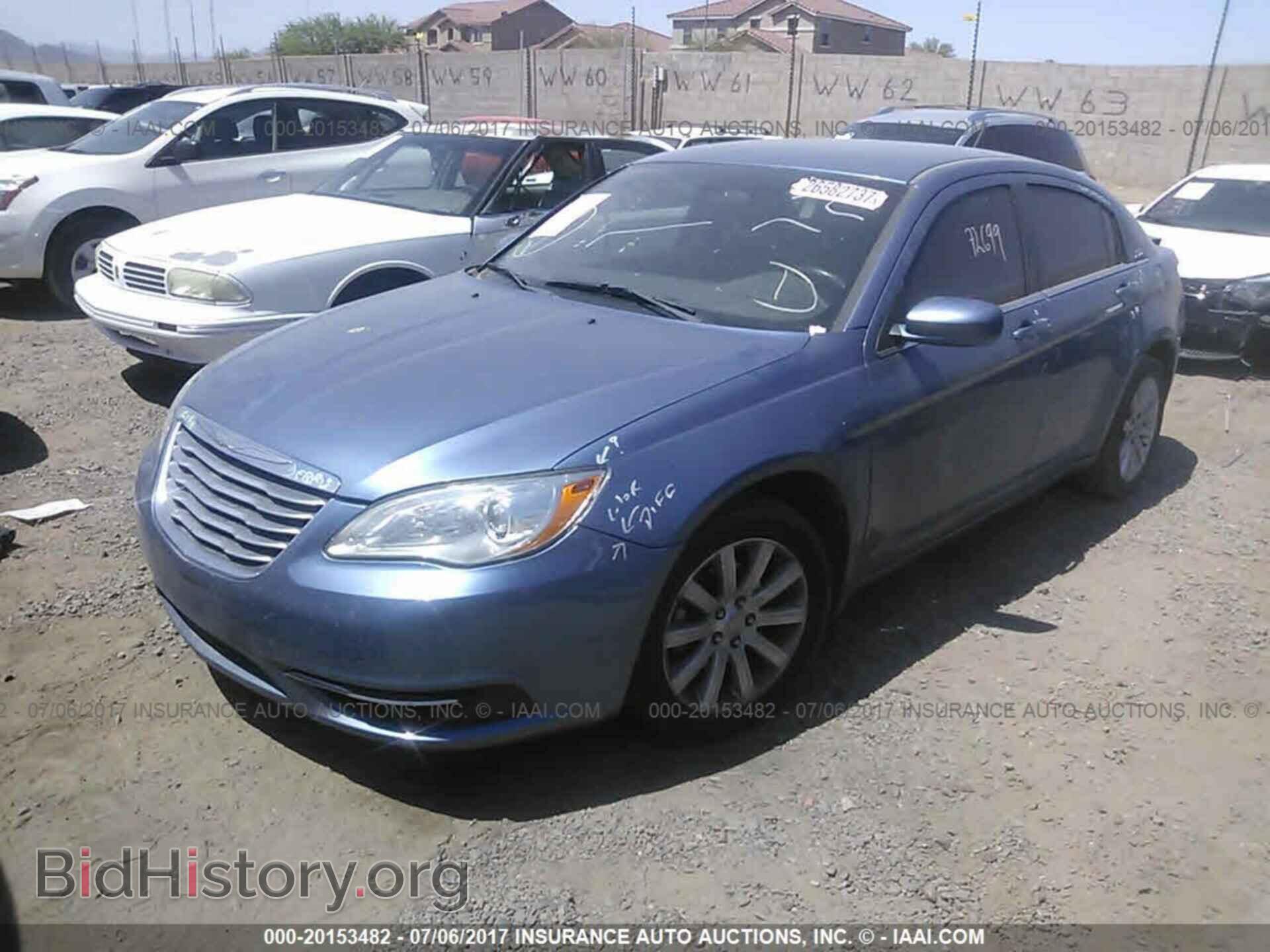 2011 Chrysler 200 - VIN: 1C3BC1FB8BN555061 - Фото 2