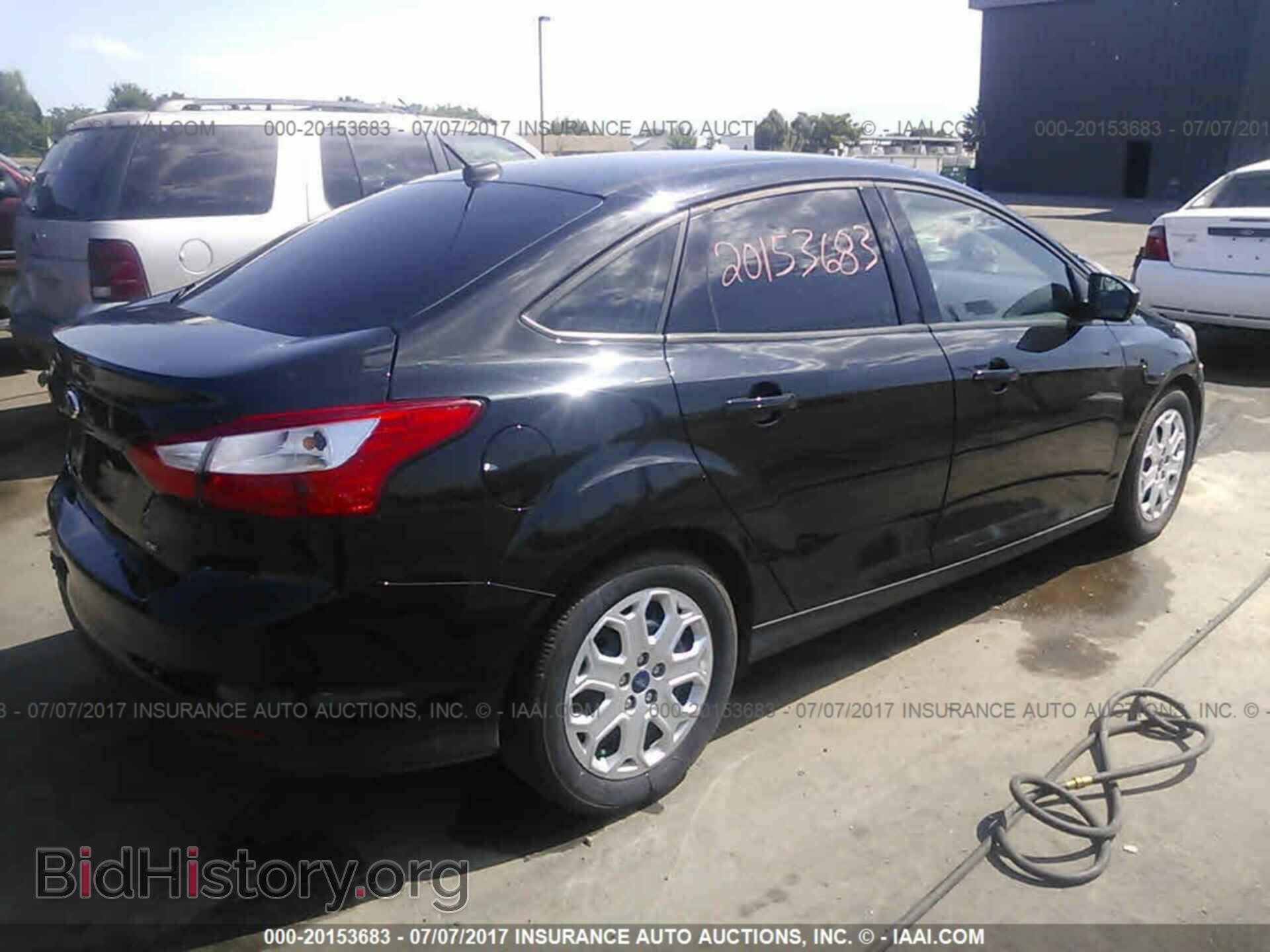 2012 Ford Focus - VIN: 1FAHP3F23CL291093 - Photo 4