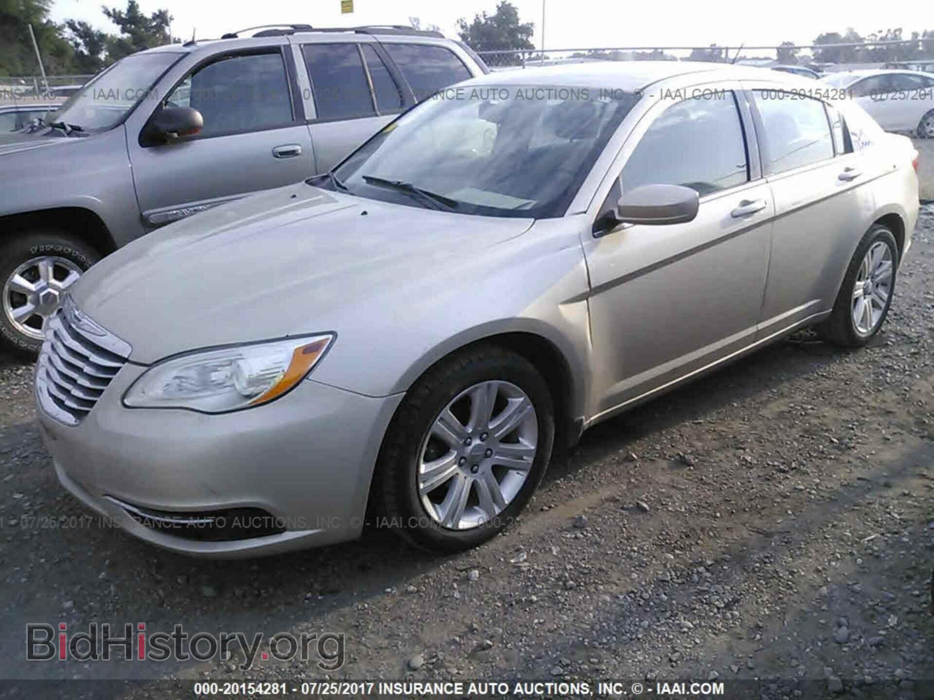 2013 Chrysler 200 - VIN: 1C3CCBBB2DN575101 - Фото 2