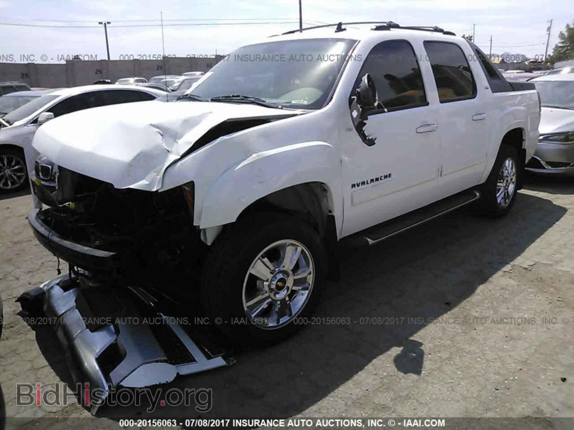 2011 Chevrolet Avalanche - VIN: 3GNTKFE35BG309403 - Фото 2
