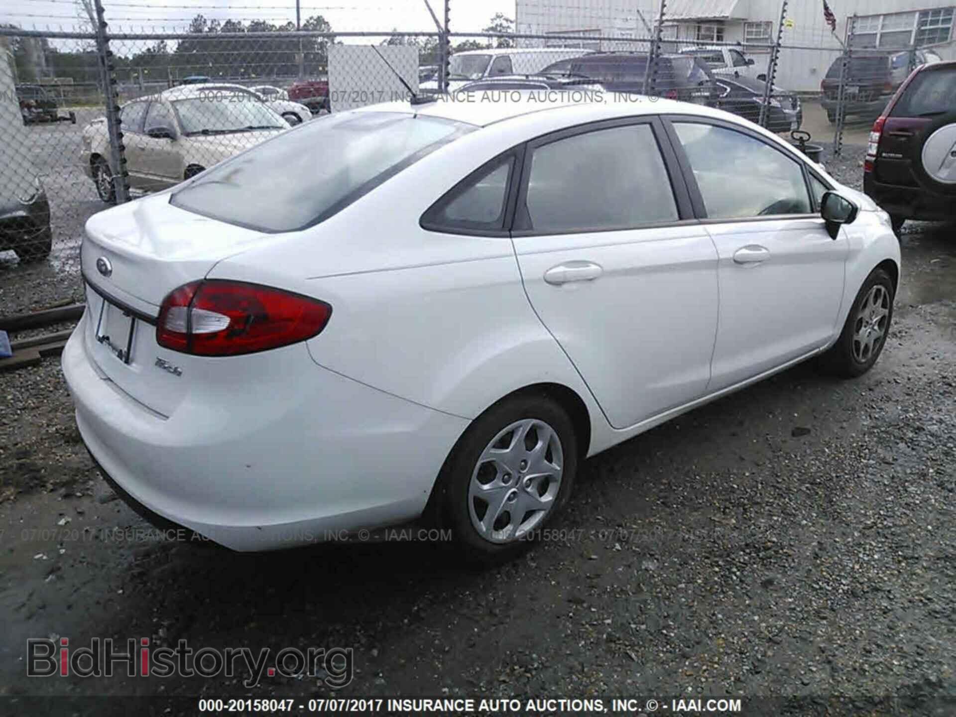 2013 Ford Fiesta - VIN: 3FADP4AJ4DM158023 - Фото 4