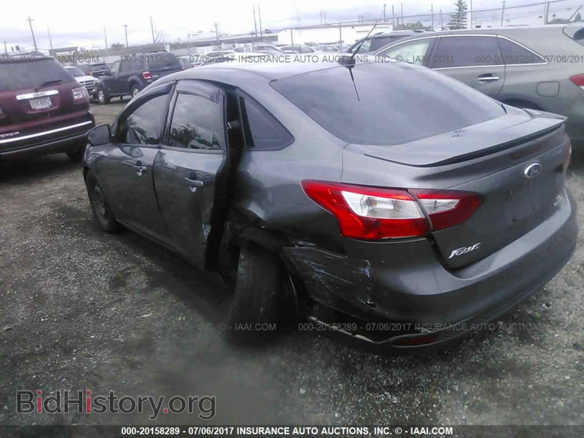 2012 Ford Focus - VIN: 1FAHP3F28CL413821 - Photo 3