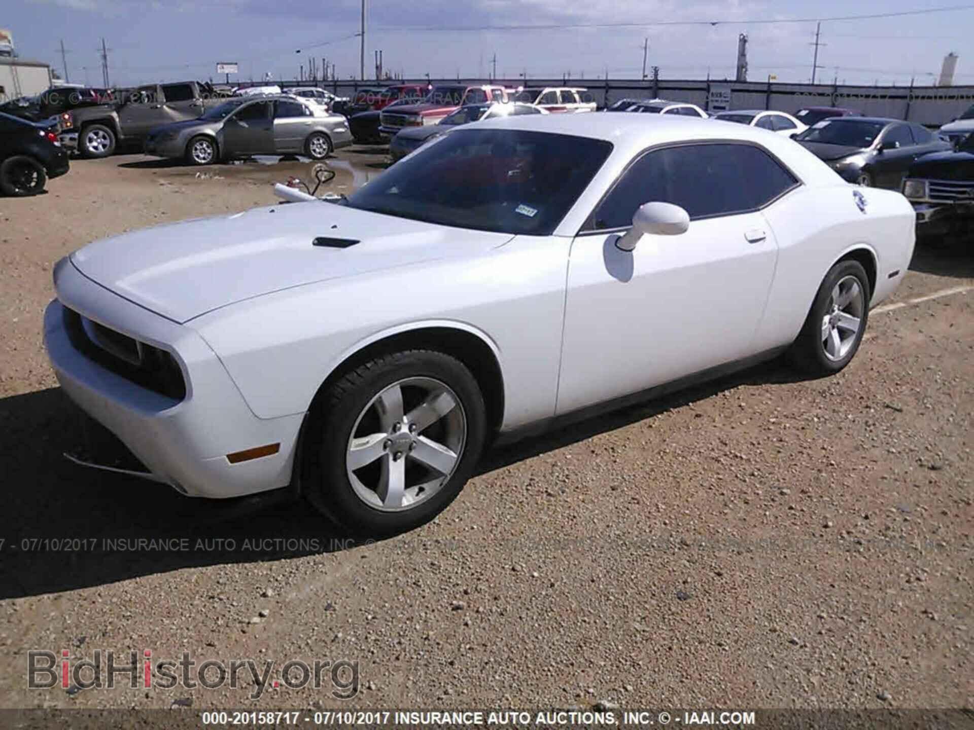 2014 Dodge Challenger - VIN: 2C3CDYAG3EH285568 - Фото 2