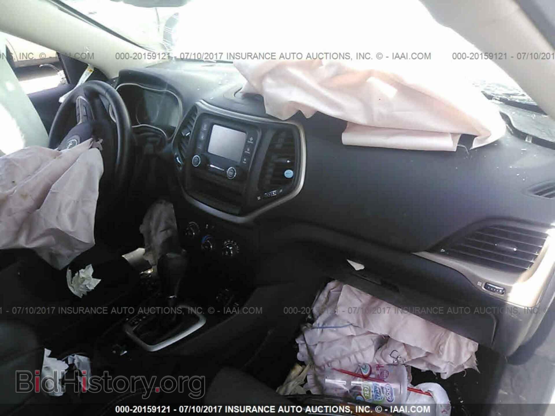 2015 Jeep Cherokee - VIN: 1C4PJLAB2FW722802 - Photo 5