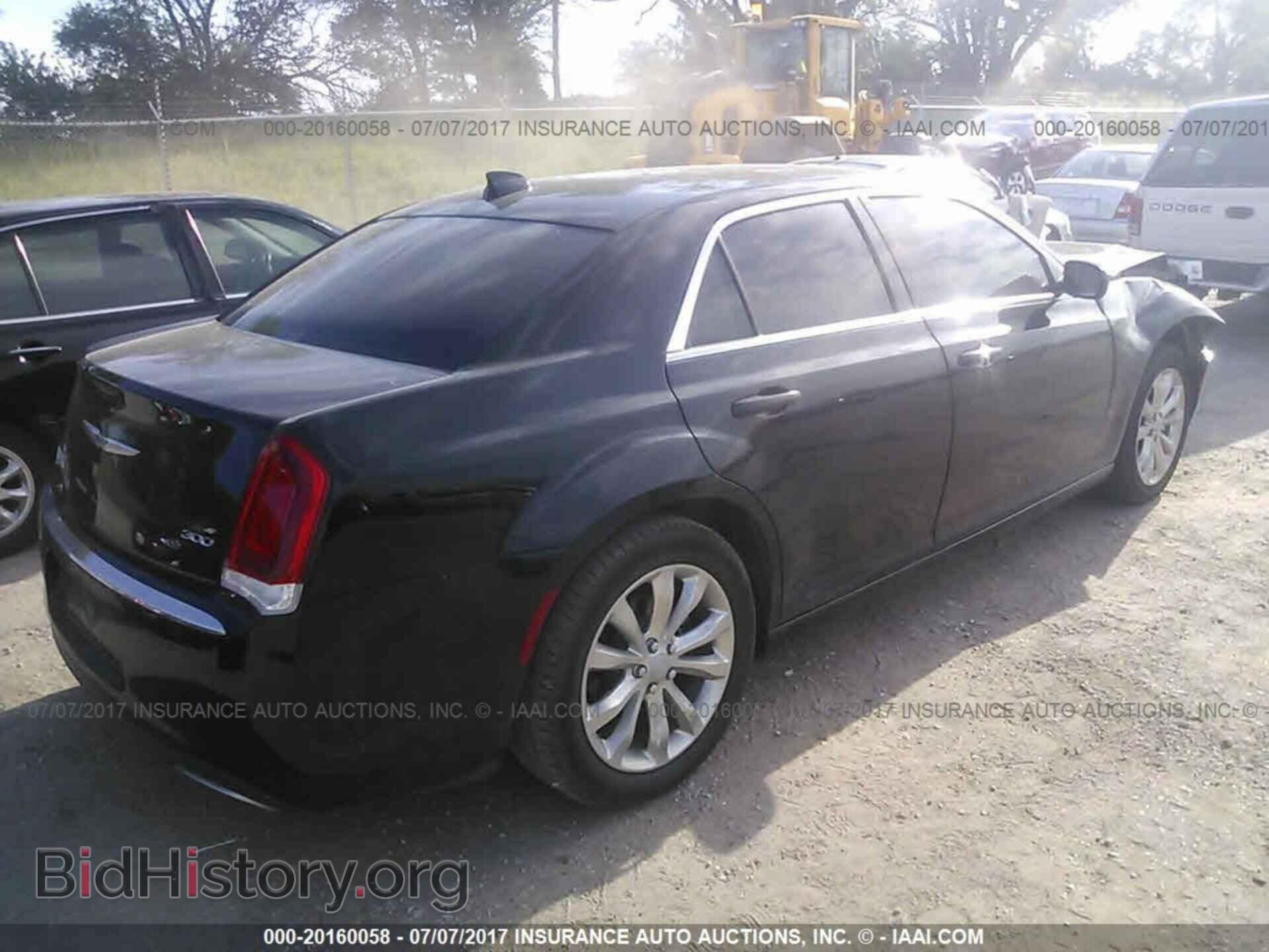 2016 Chrysler 300 - VIN: 2C3CCARG9GH248767 - Фото 4