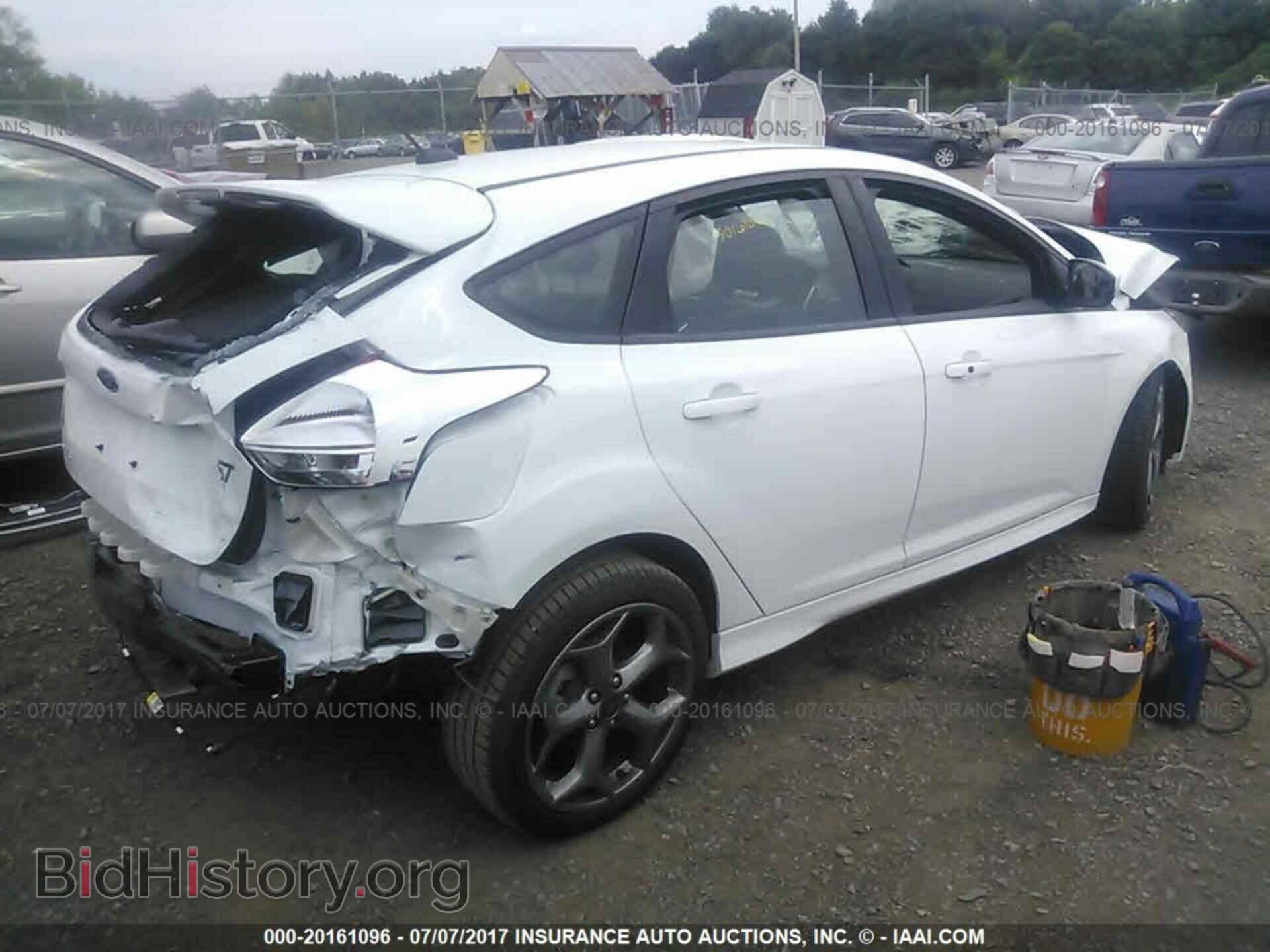 2017 Ford Focus - VIN: 1FADP3L97HL266351 - Photo 4
