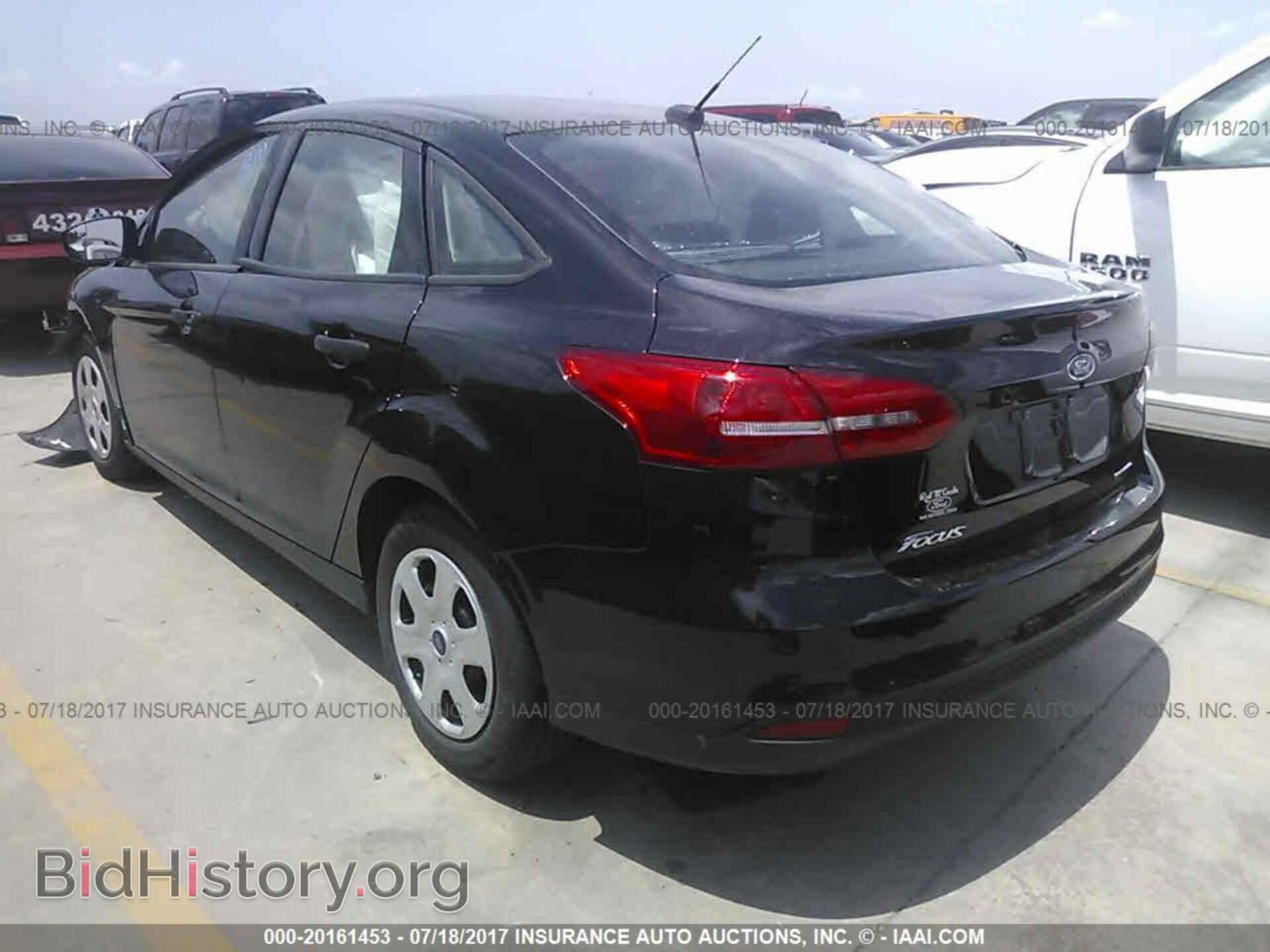 2016 Ford Focus - VIN: 1FADP3E28GL257947 - Photo 3