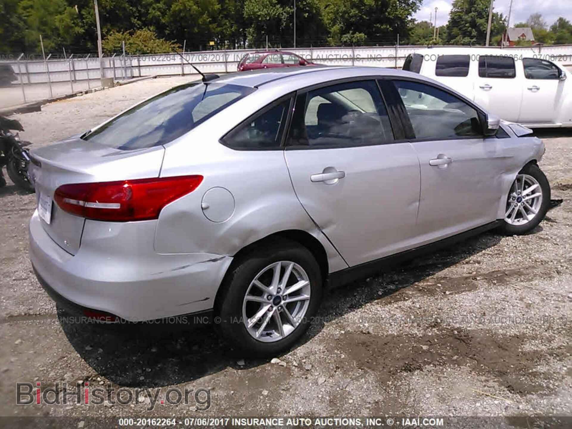 2017 Ford Focus - VIN: 1FADP3F25HL295698 - Photo 4