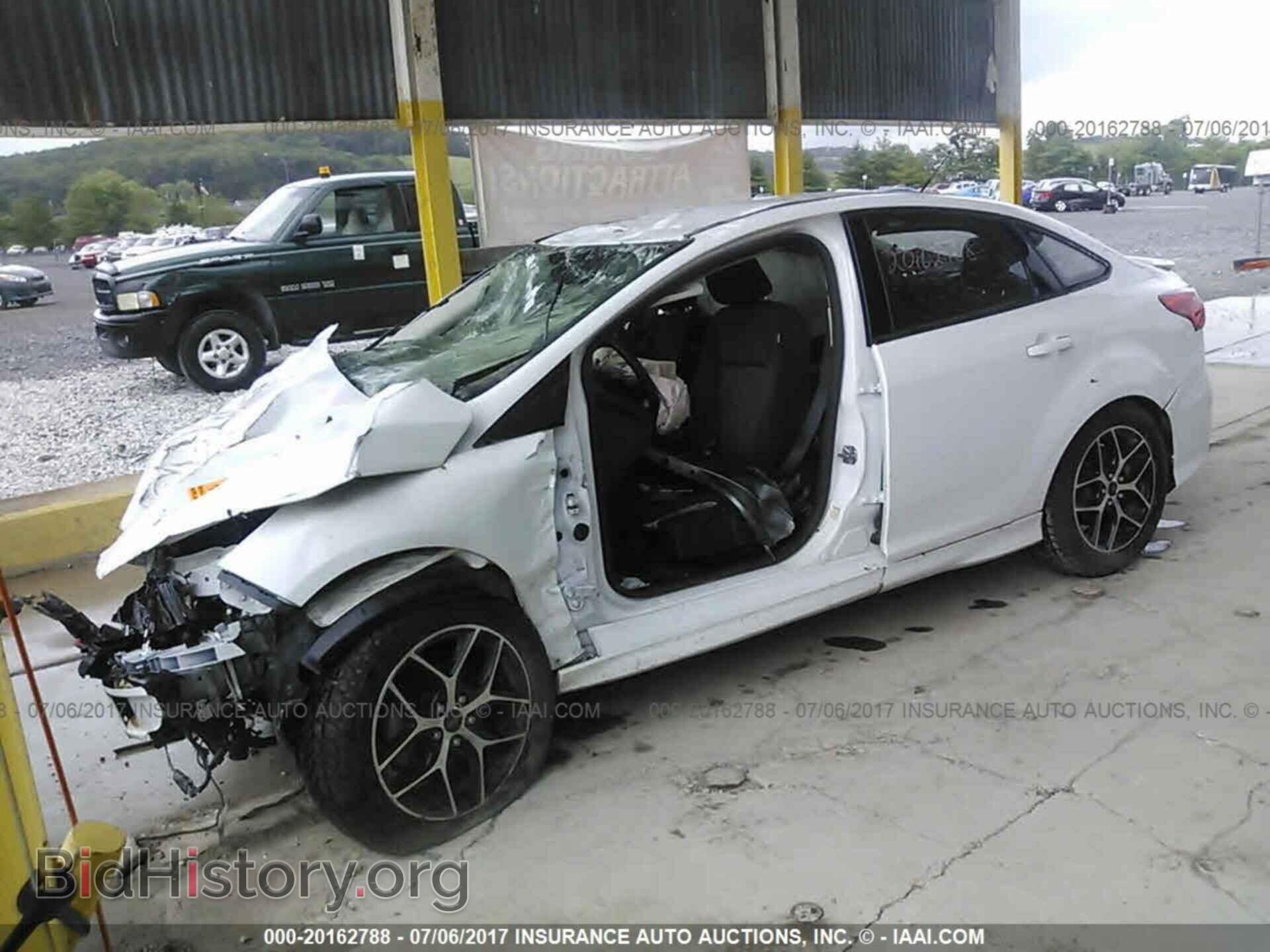 2015 Ford Focus - VIN: 1FADP3F21FL372452 - Photo 2