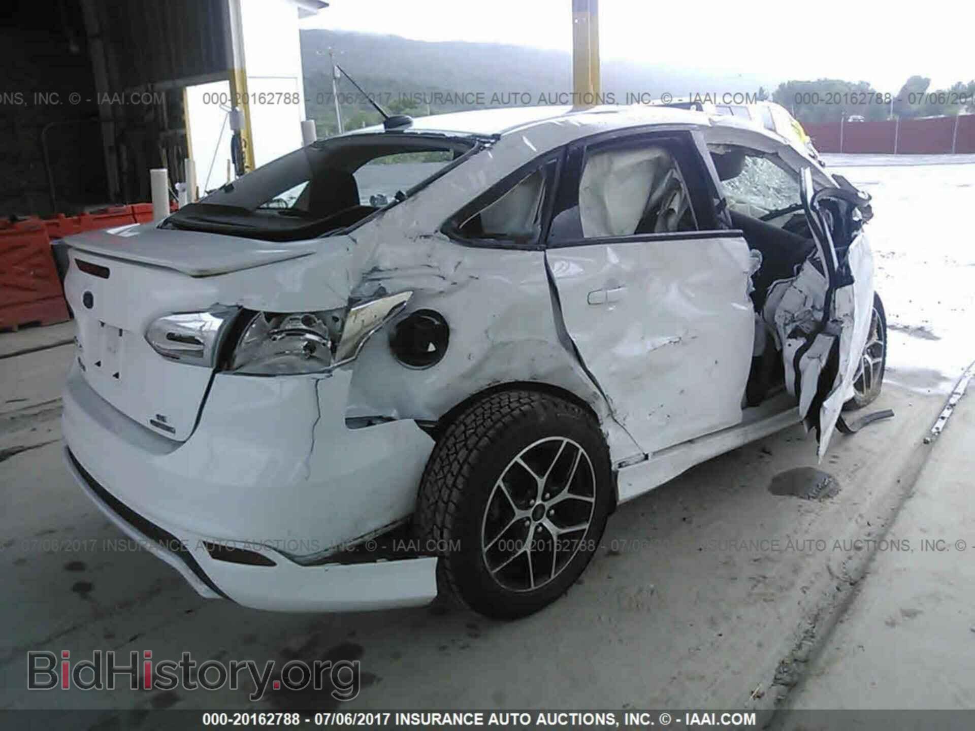 2015 Ford Focus - VIN: 1FADP3F21FL372452 - Photo 4
