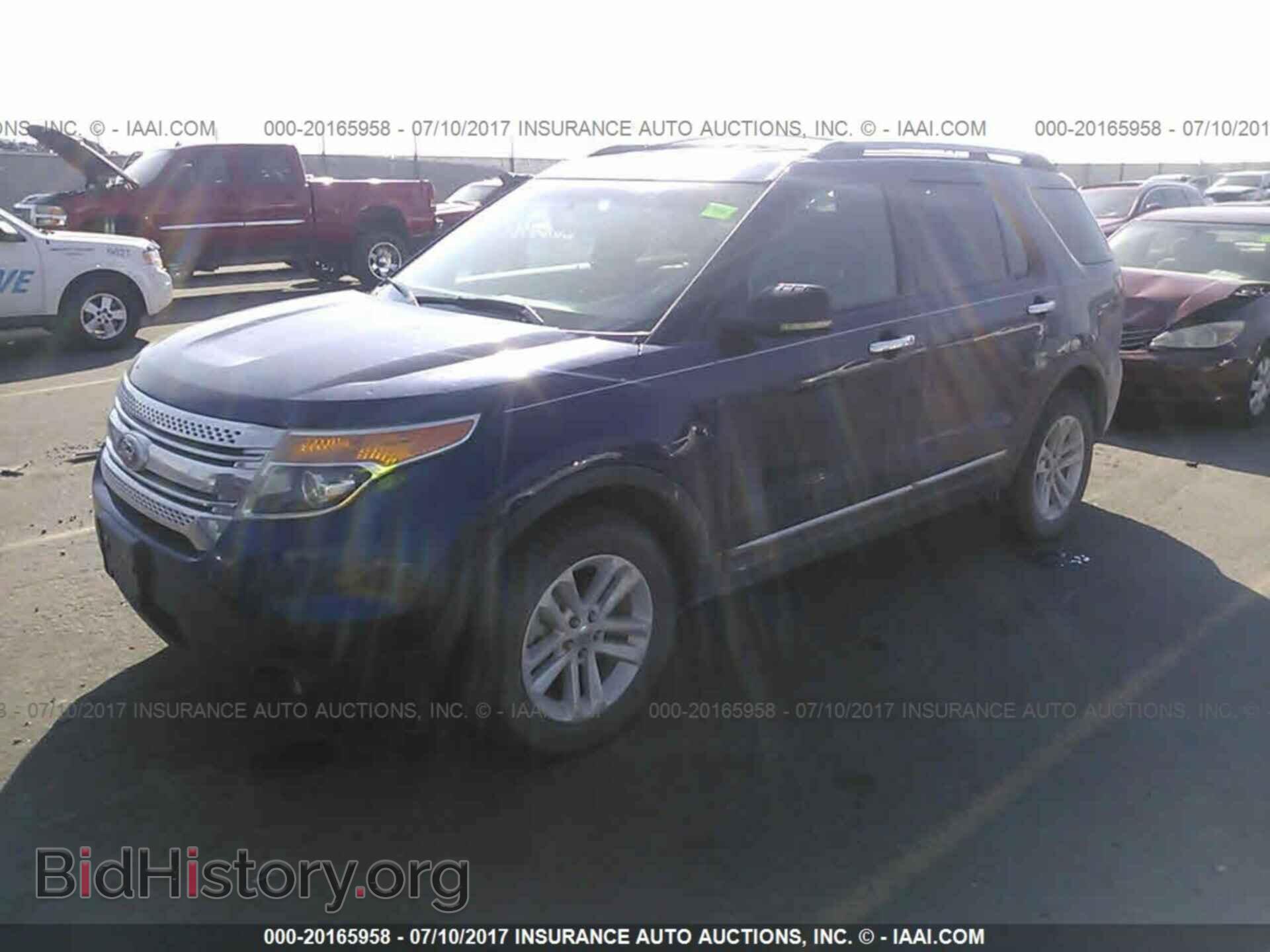 2011 Ford Explorer - VIN: 1FMHK8D80BGA27992 - Photo 2