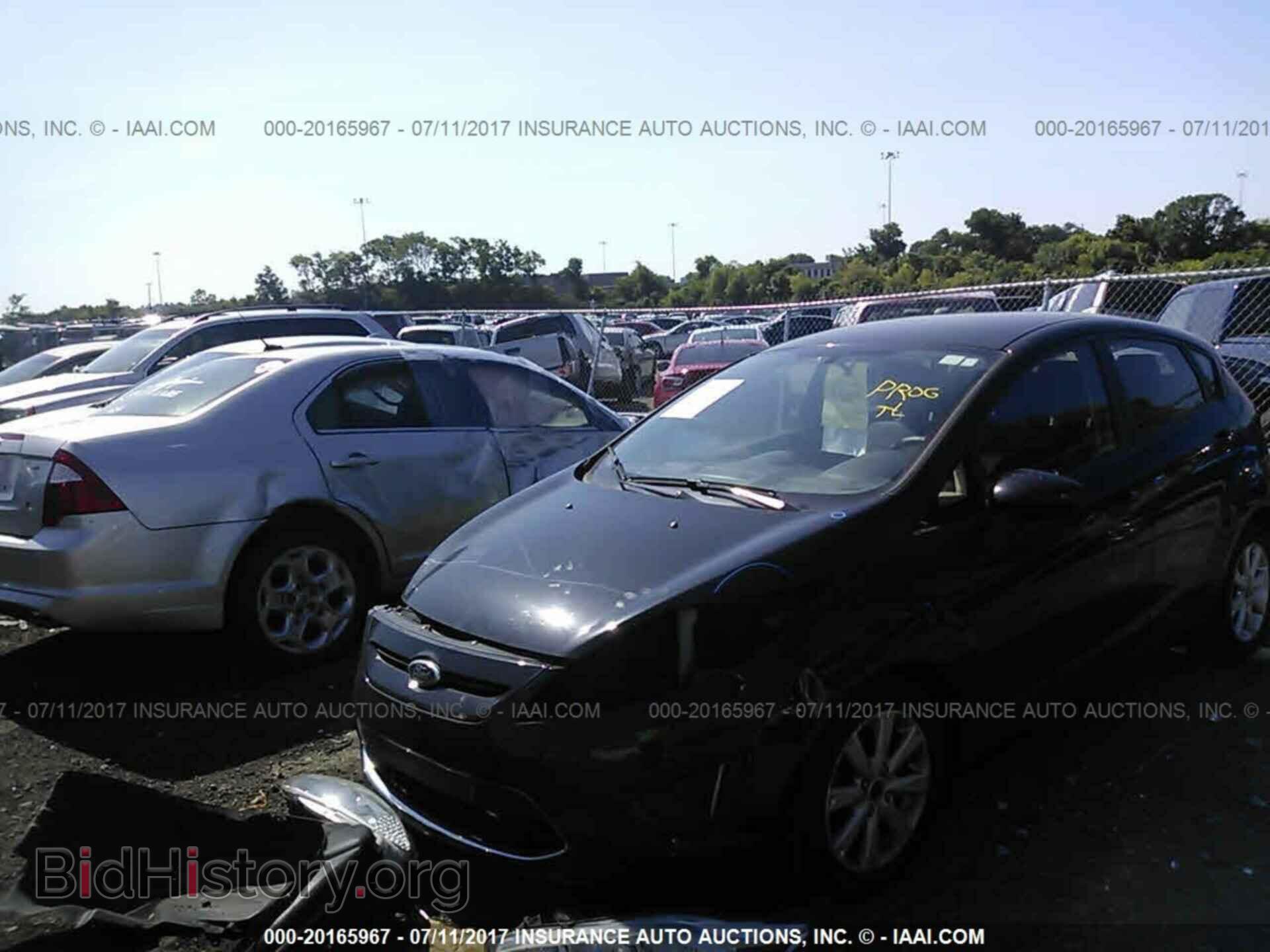 2011 Ford Fiesta - VIN: 3FADP4EJ2BM176074 - Фото 2