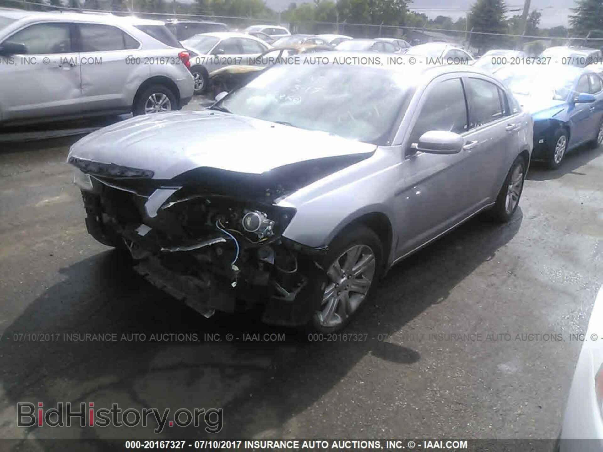 2013 Chrysler 200 - VIN: 1C3CCBAB4DN761739 - Photo 2