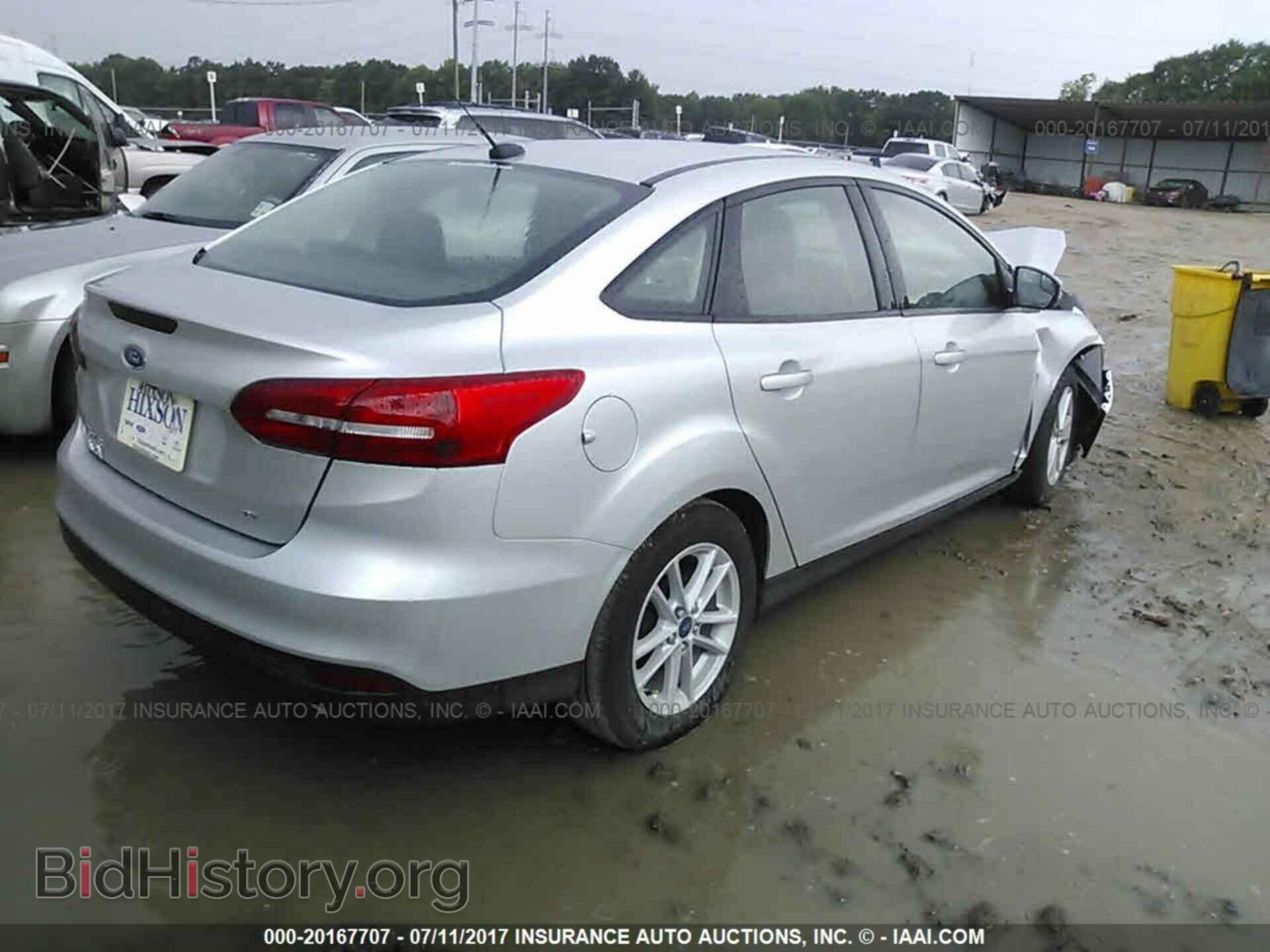 2017 Ford Focus - VIN: 1FADP3F24HL251787 - Photo 4
