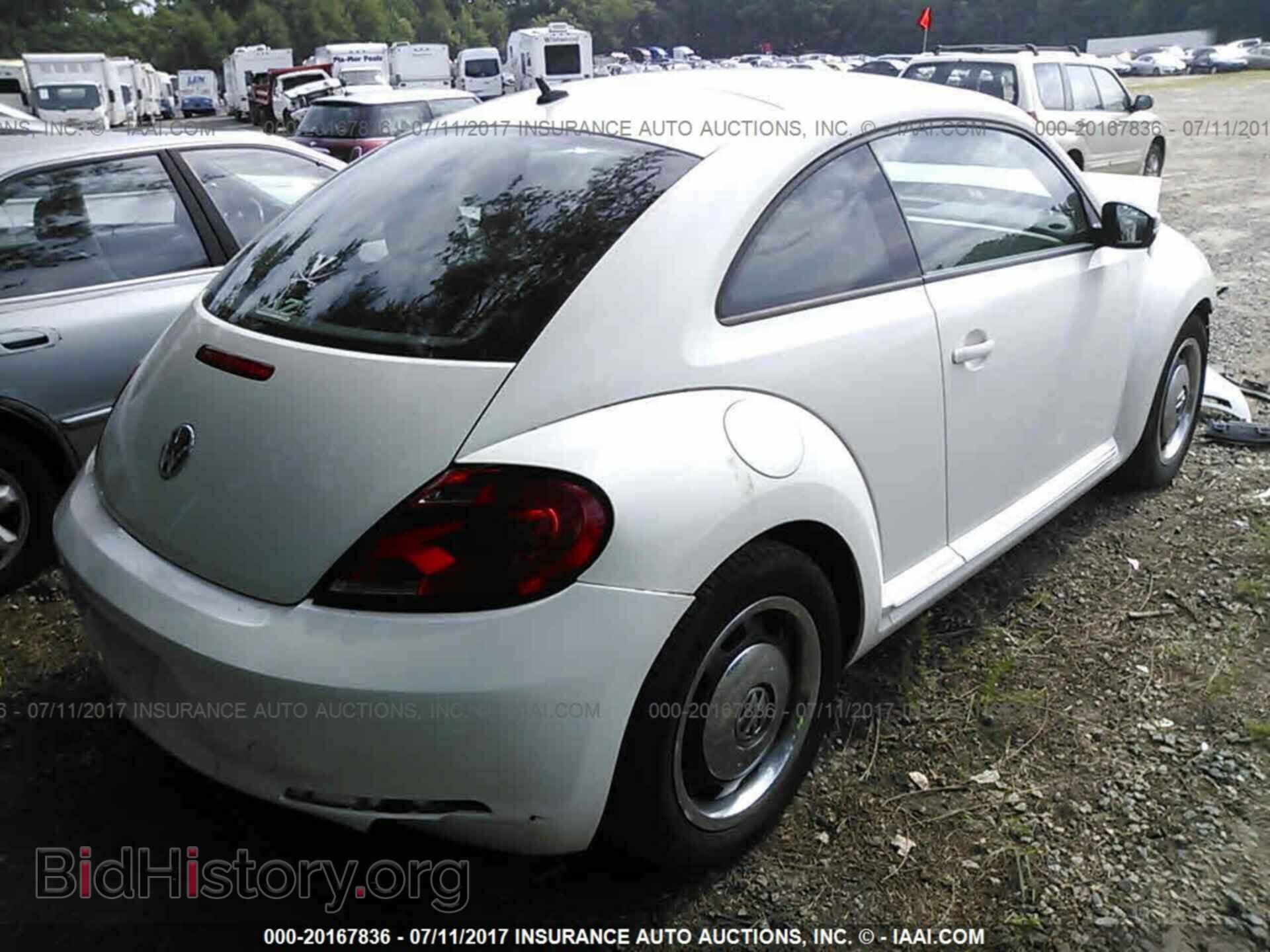 2012 Volkswagen Beetle - VIN: 3VWJP7AT8CM643504 - Фото 4