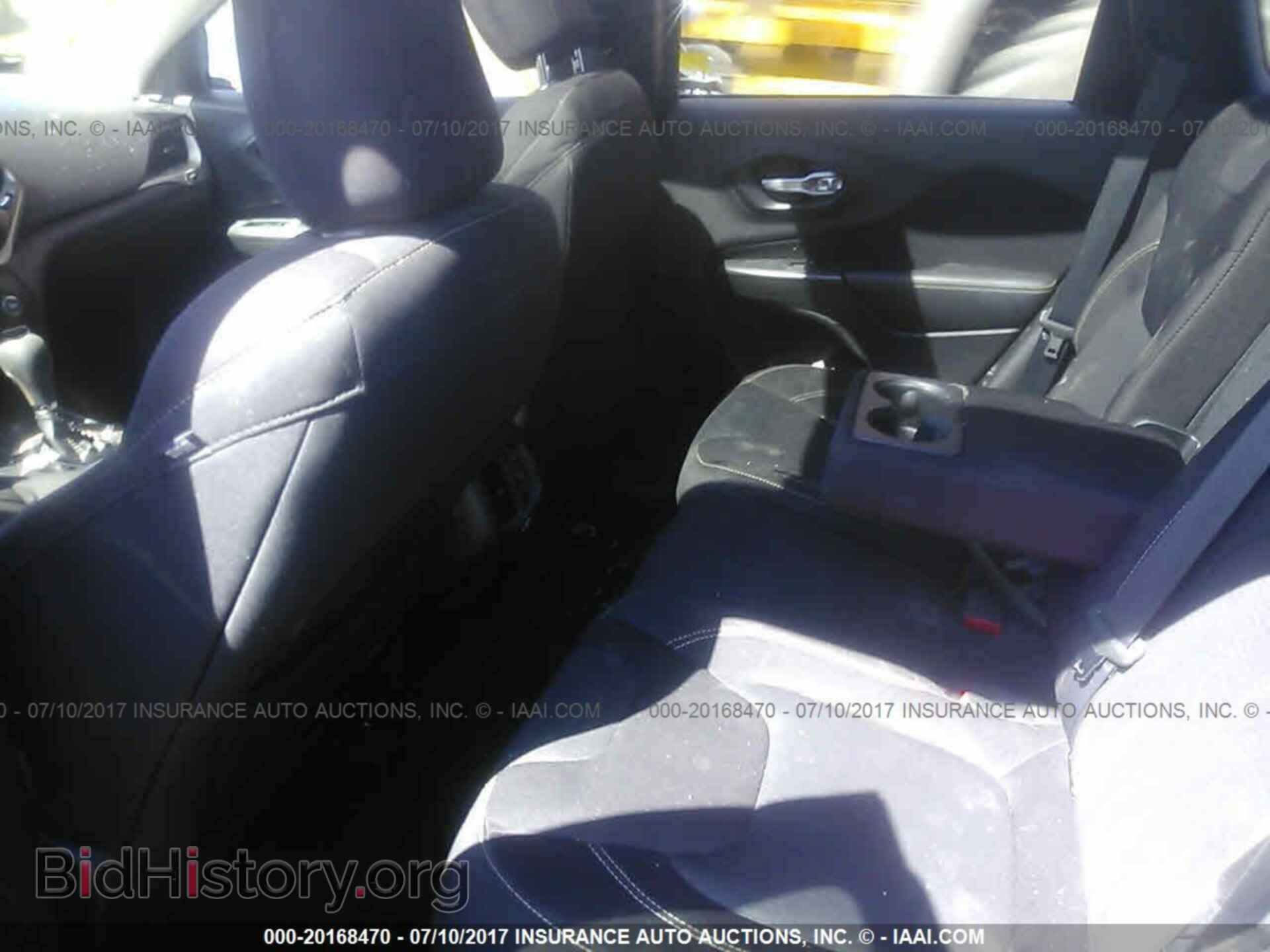 2015 Jeep Cherokee - VIN: 1C4PJMCS5FW635026 - Photo 8