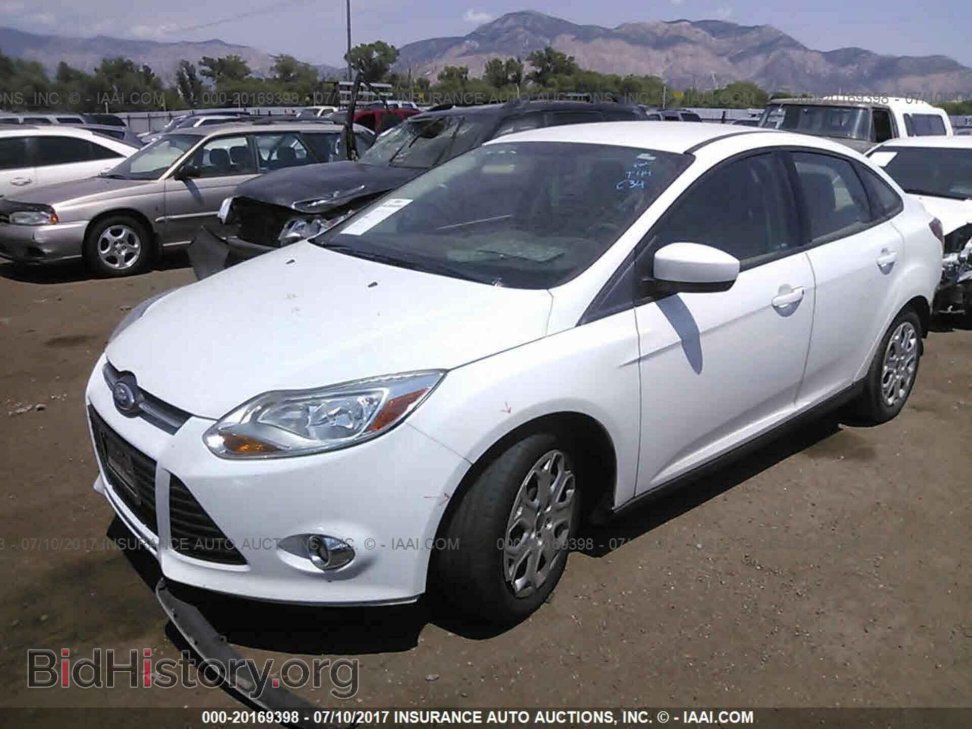 2012 Ford Focus - VIN: 1FAHP3F22CL262765 - Photo 2