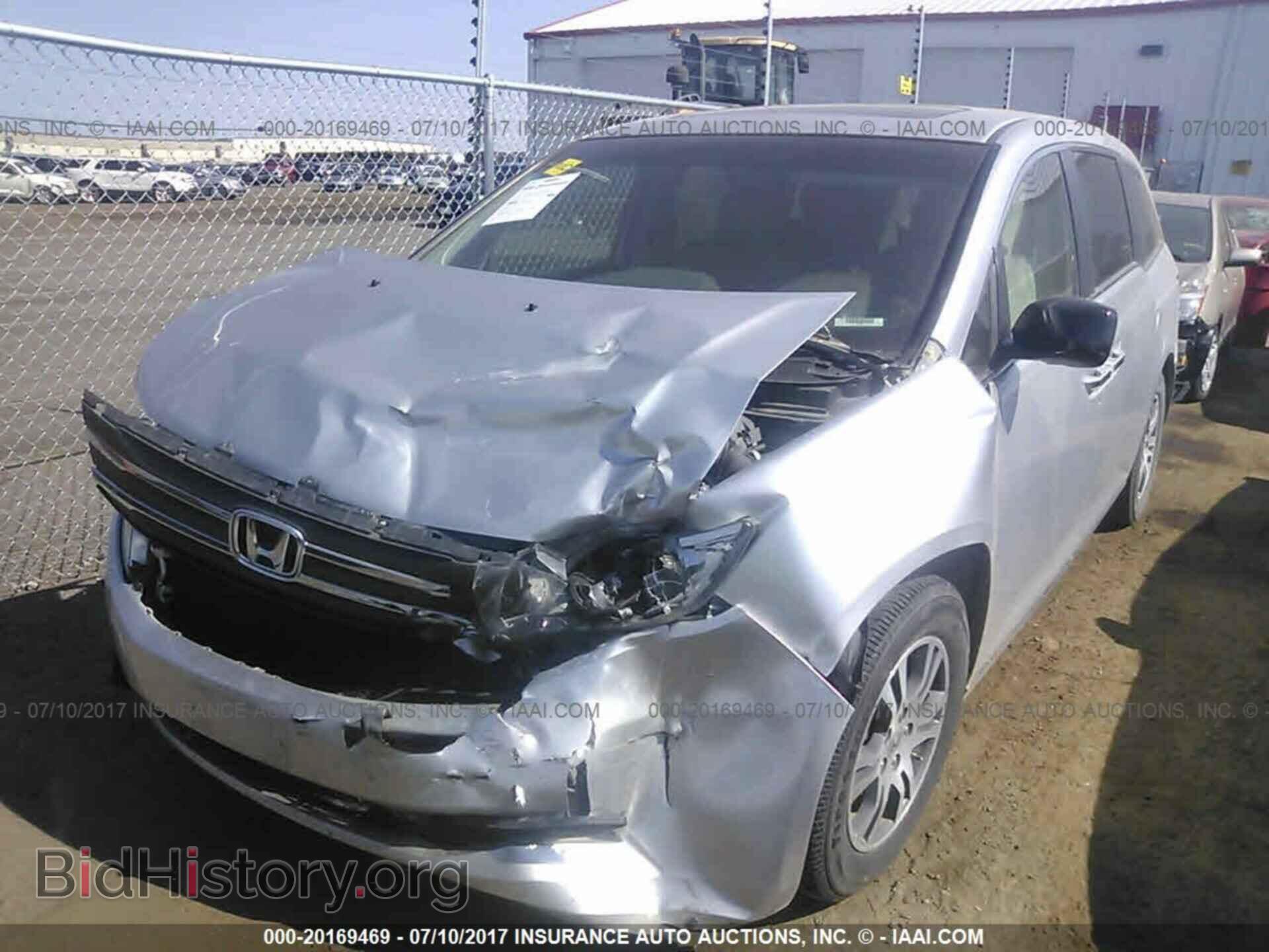 2011 Honda Odyssey - VIN: 5FNRL5H63BB033017 - Фото 2