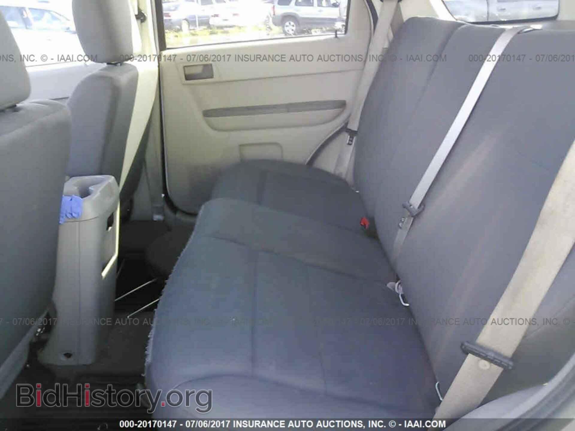 2011 Ford Escape - VIN: 1FMCU0C78BKB48040 - Photo 8