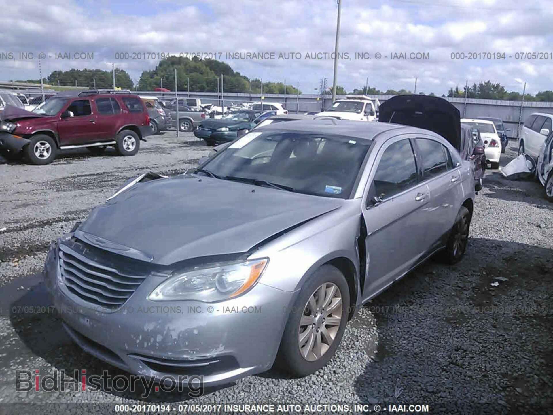 2013 Chrysler 200 - VIN: 1C3CCBBG2DN533765 - Фото 2