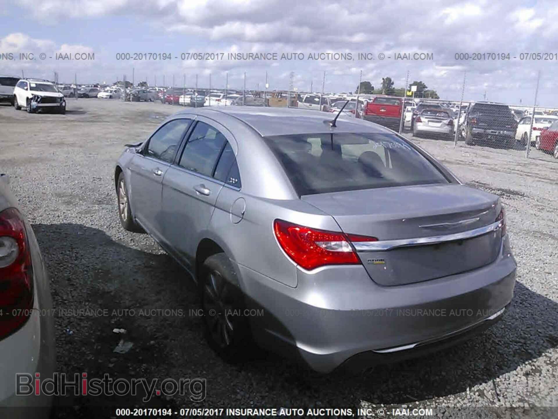 2013 Chrysler 200 - VIN: 1C3CCBBG2DN533765 - Фото 3