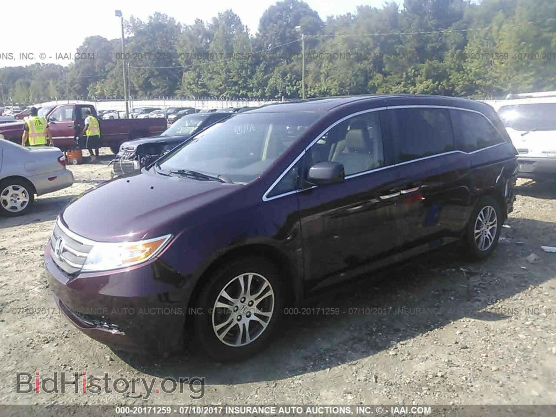 2011 Honda Odyssey - VIN: 5FNRL5H62BB024244 - Фото 2