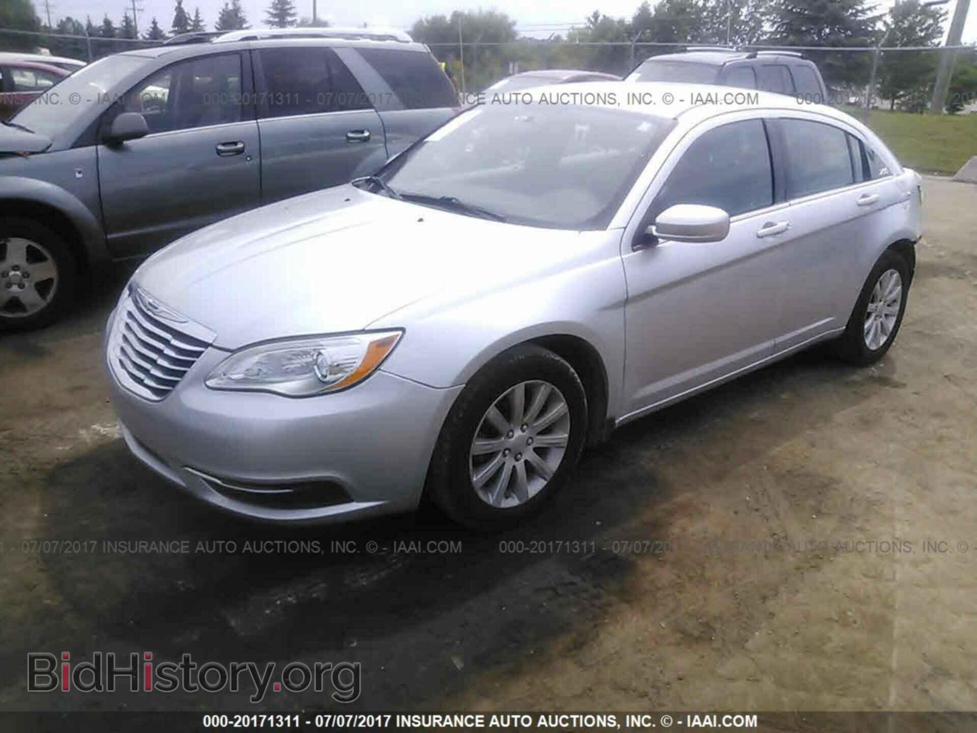 2011 Chrysler 200 - VIN: 1C3BC1FB3BN525627 - Photo 2