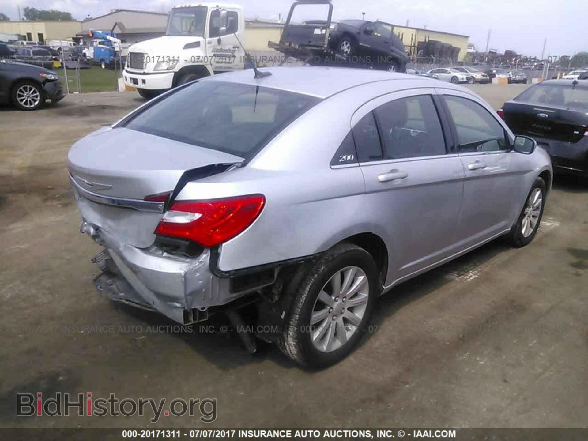 2011 Chrysler 200 - VIN: 1C3BC1FB3BN525627 - Photo 4