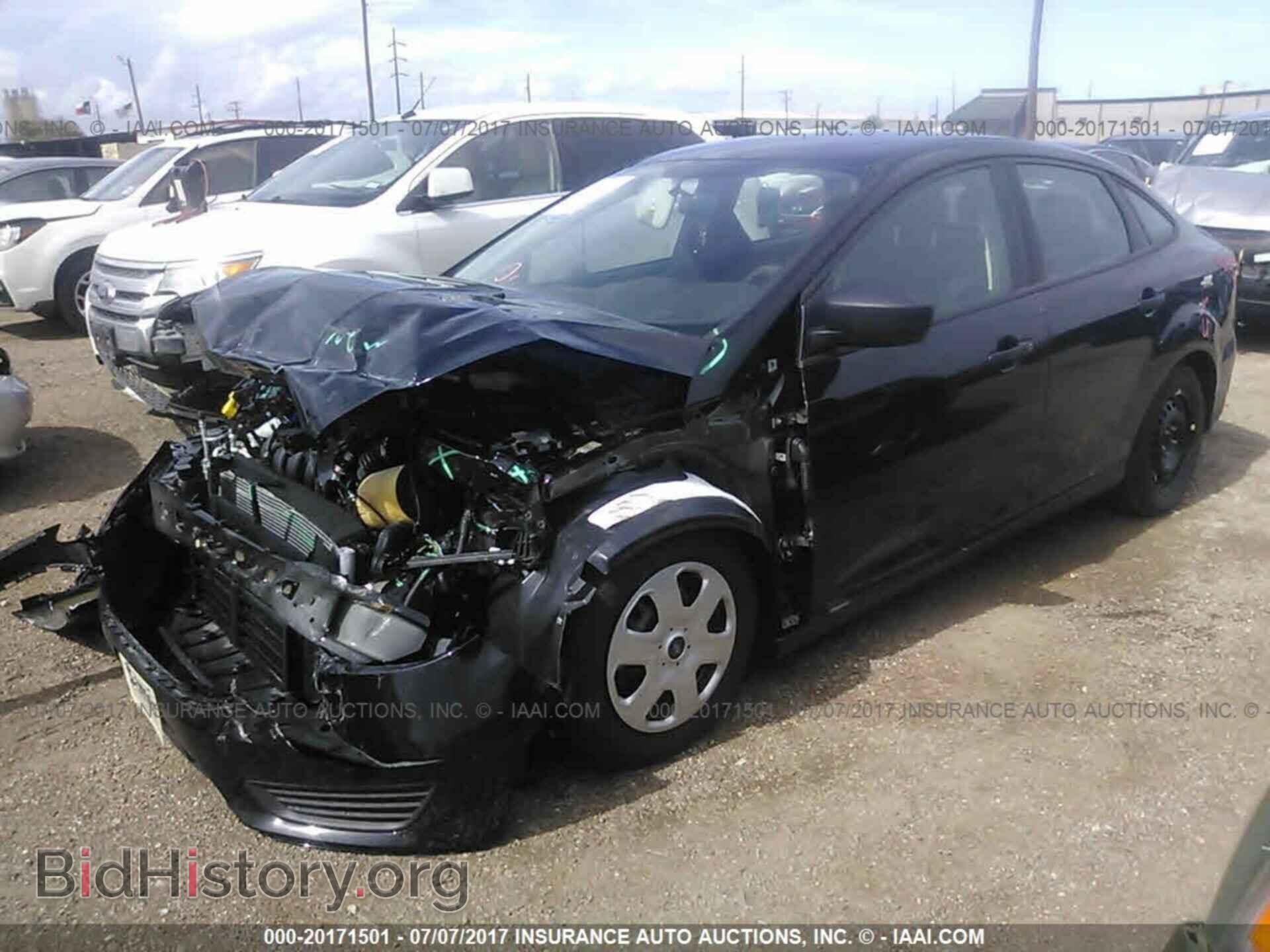 2017 Ford Focus - VIN: 1FADP3E27HL210264 - Photo 2