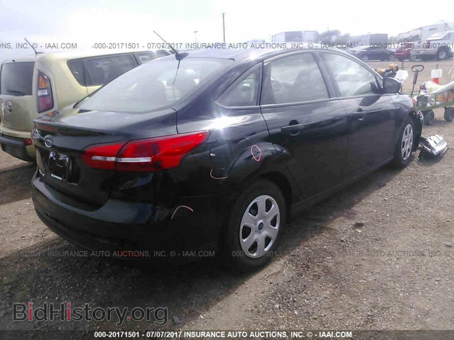 2017 Ford Focus - VIN: 1FADP3E27HL210264 - Photo 4