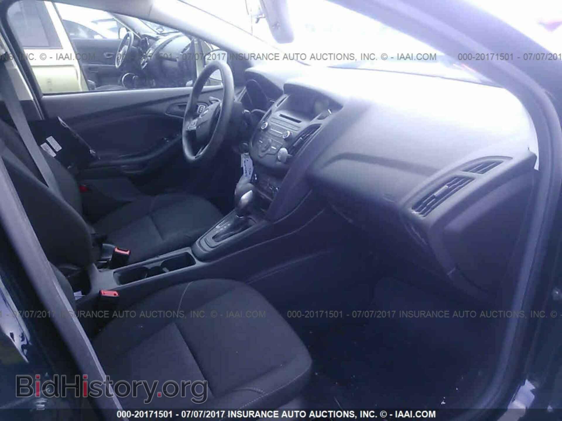 2017 Ford Focus - VIN: 1FADP3E27HL210264 - Photo 5