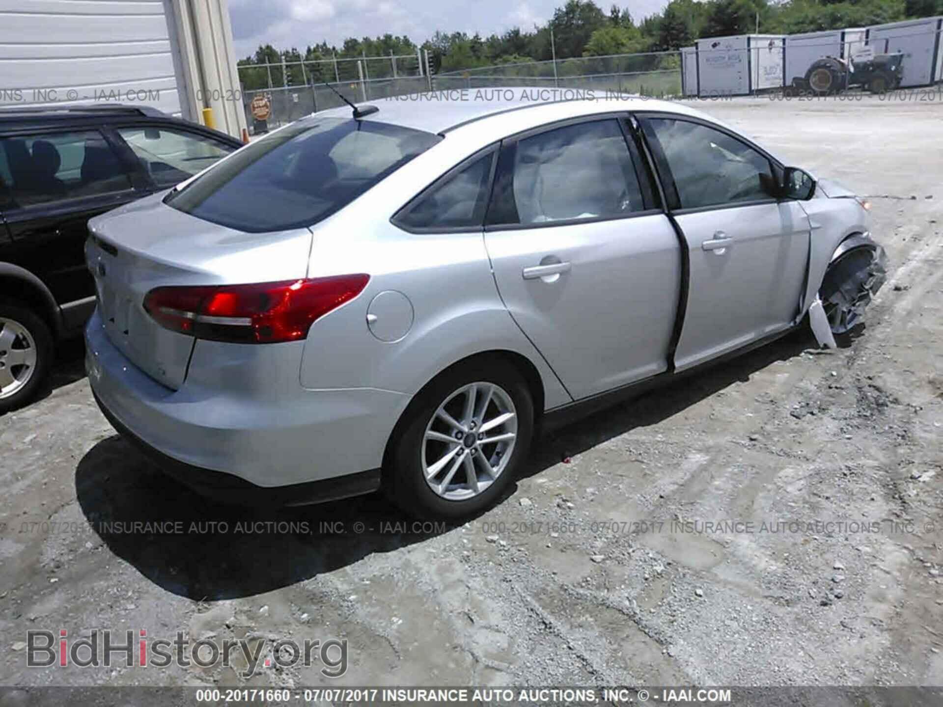 2017 Ford Focus - VIN: 1FADP3F2XHL218485 - Photo 4
