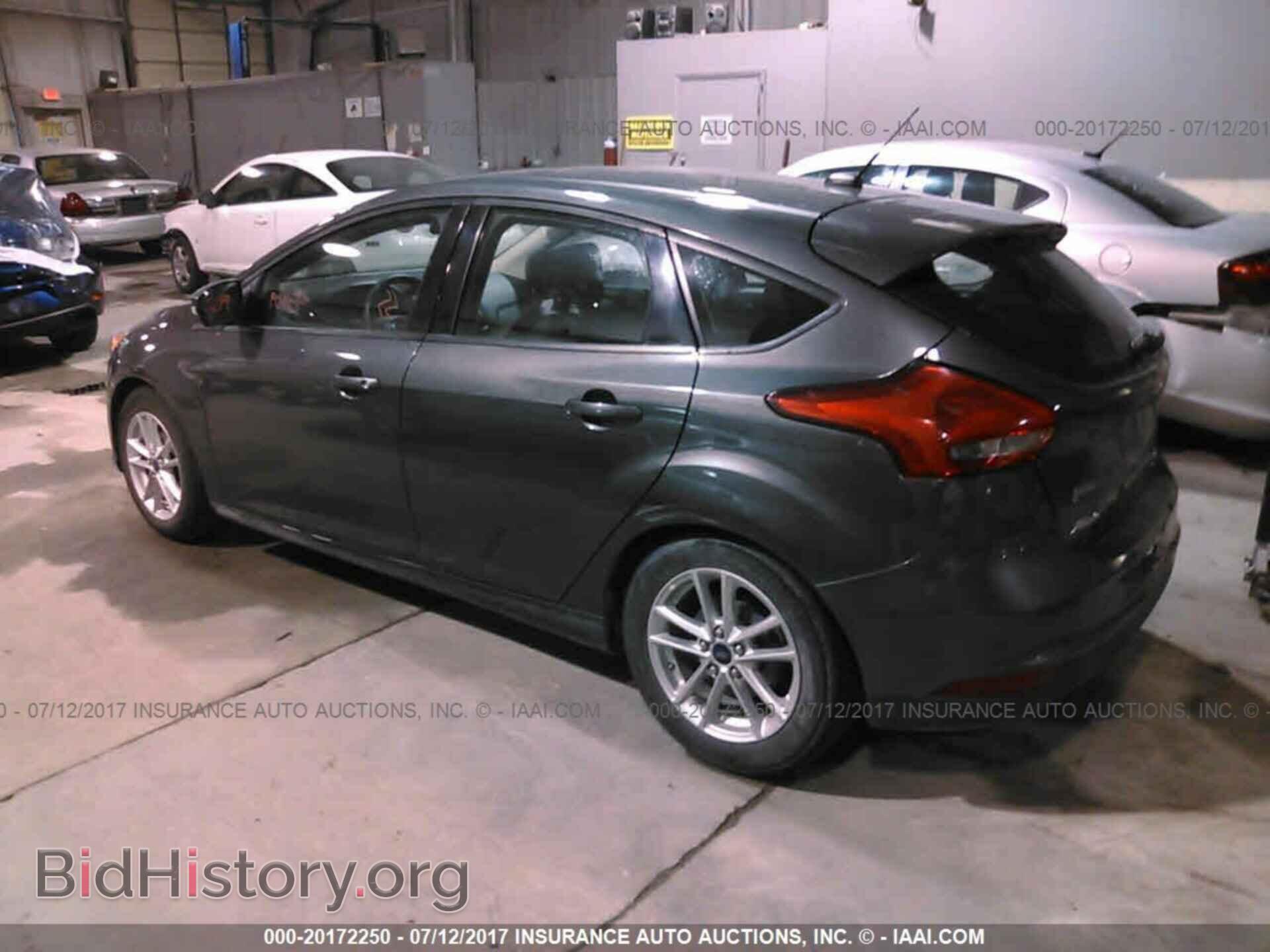 2016 Ford Focus - VIN: 1FADP3K20GL204745 - Photo 3