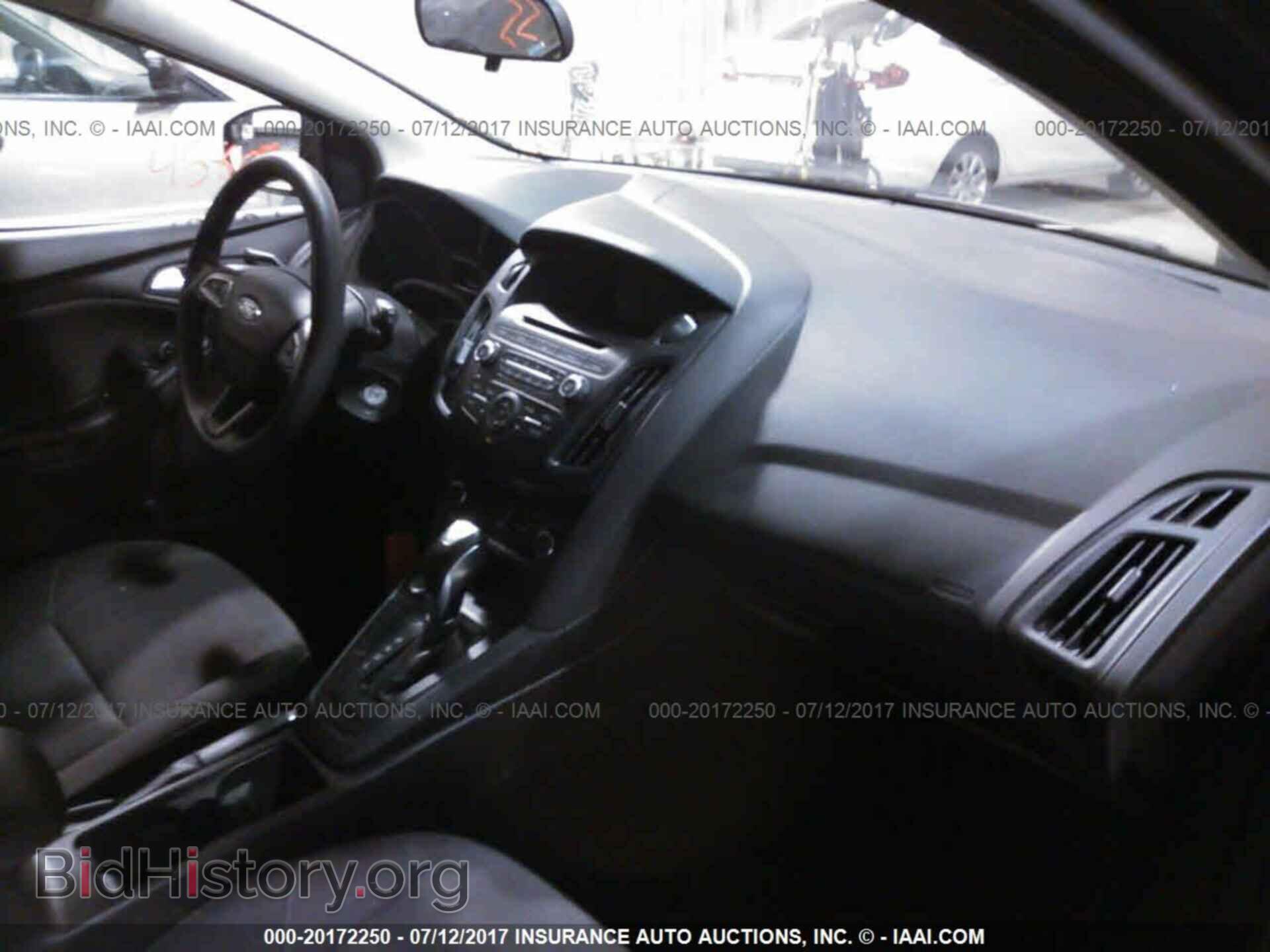 2016 Ford Focus - VIN: 1FADP3K20GL204745 - Photo 5